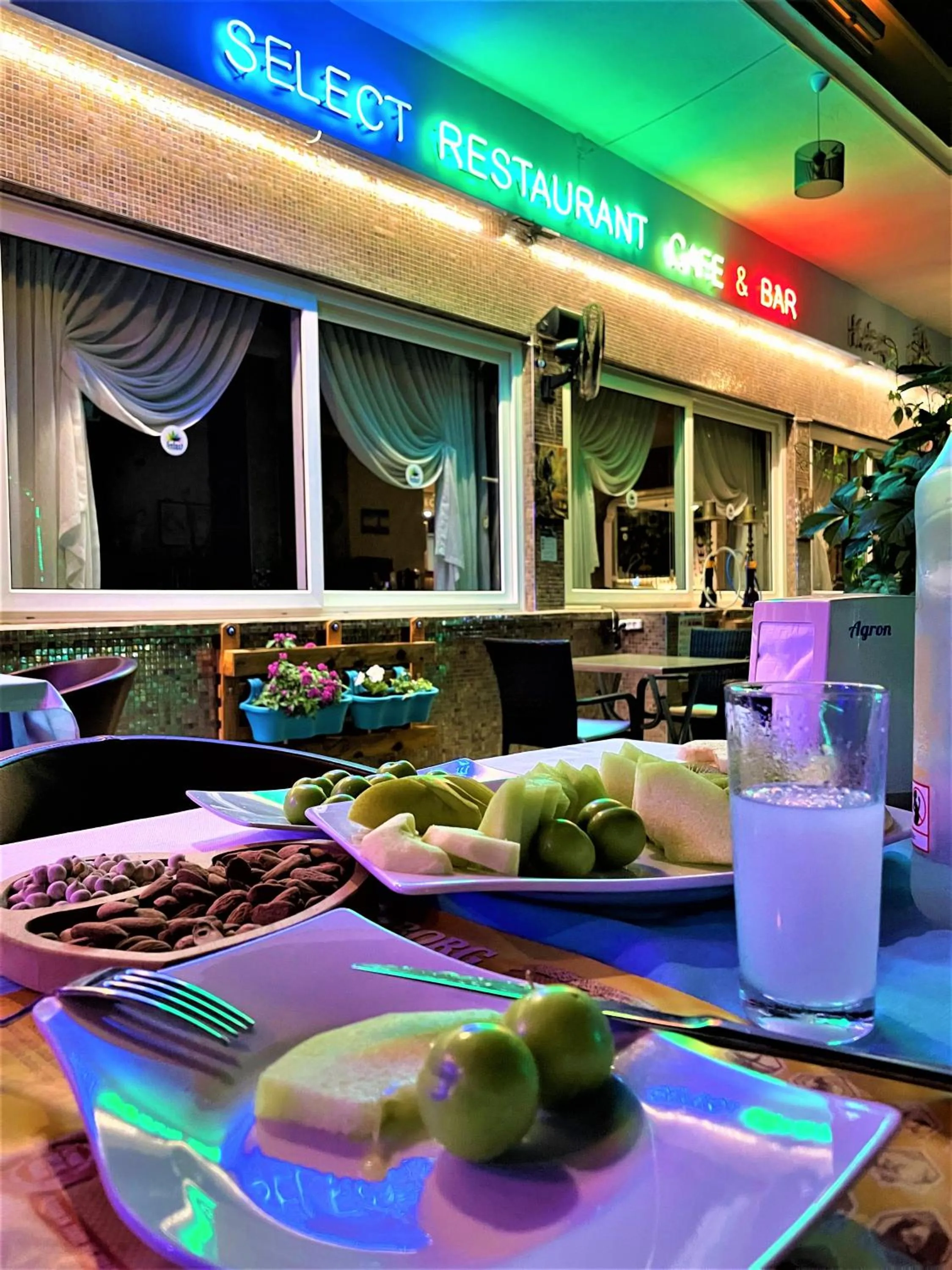 Lounge or bar in Select Suite & Apart Hotel