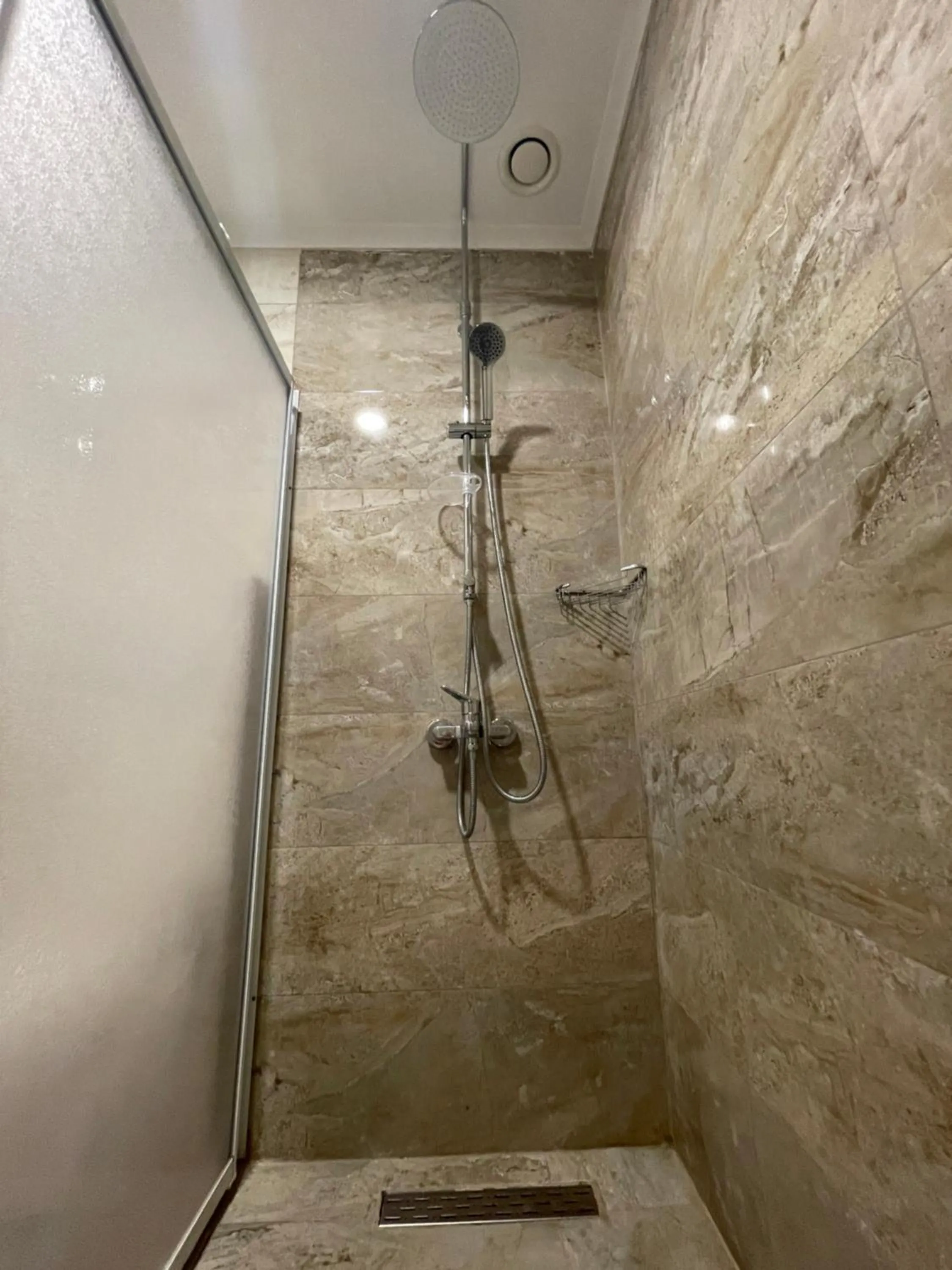 Shower in Select Suite & Apart Hotel