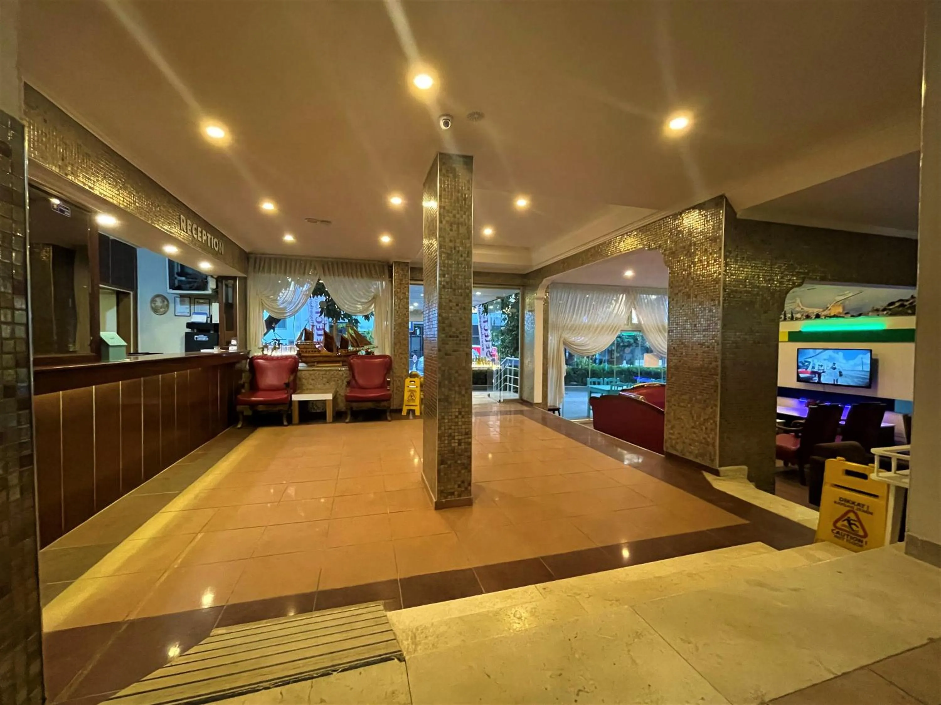 Lobby or reception in Select Suite & Apart Hotel