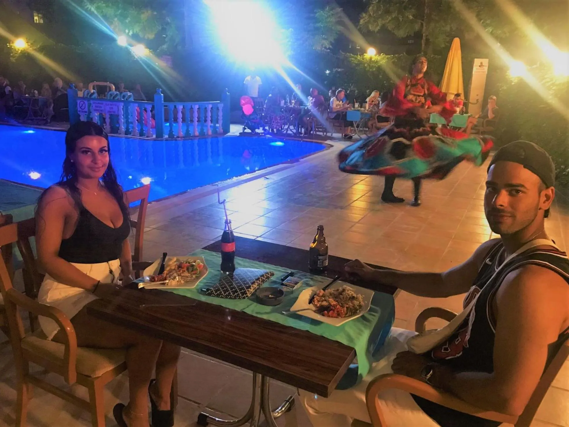 Restaurant/places to eat in Select Suite & Apart Hotel