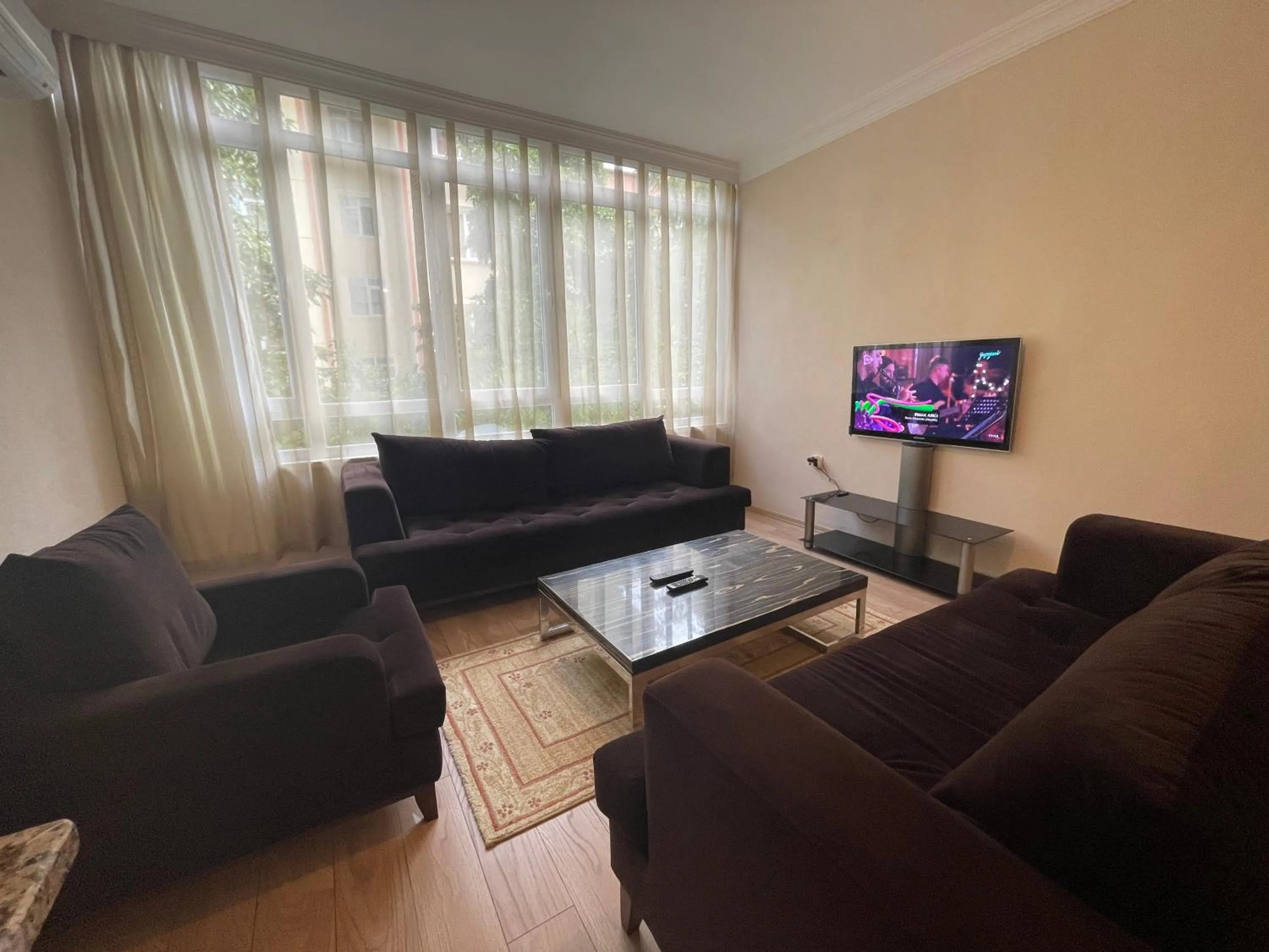 Communal lounge/ TV room in Select Suite & Apart Hotel