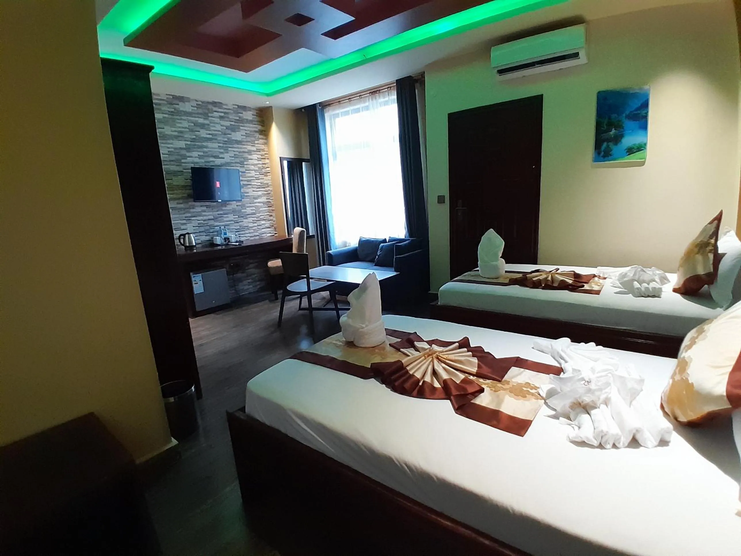 TV and multimedia, Bed in Mazola Diamond Hotel