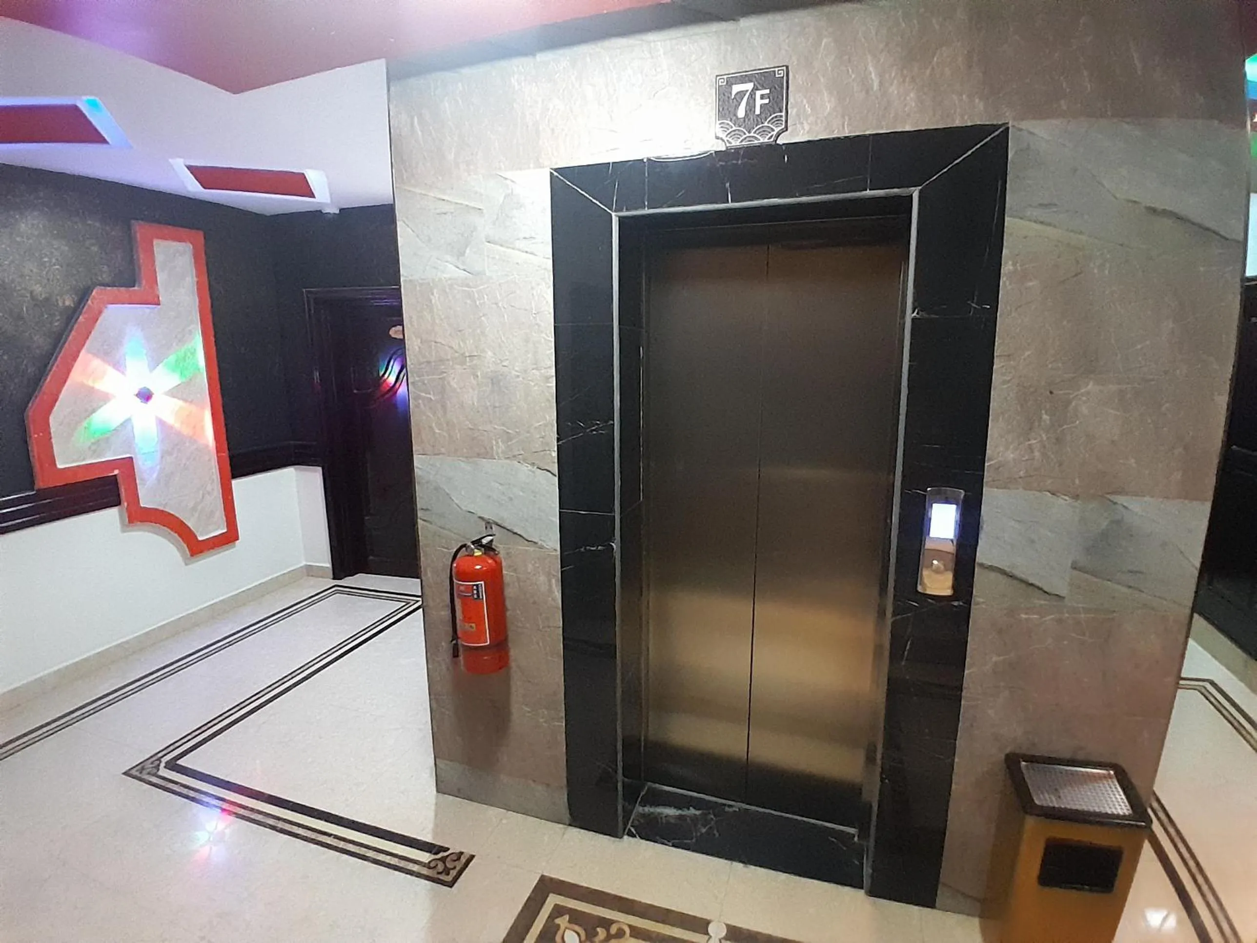 elevator in Mazola Diamond Hotel