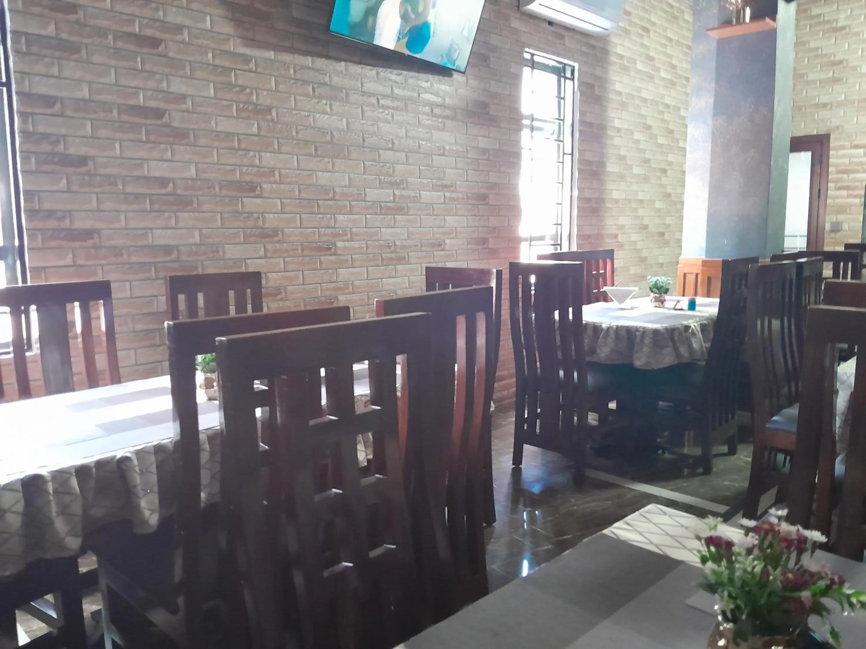 Restaurant/places to eat in Mazola Diamond Hotel