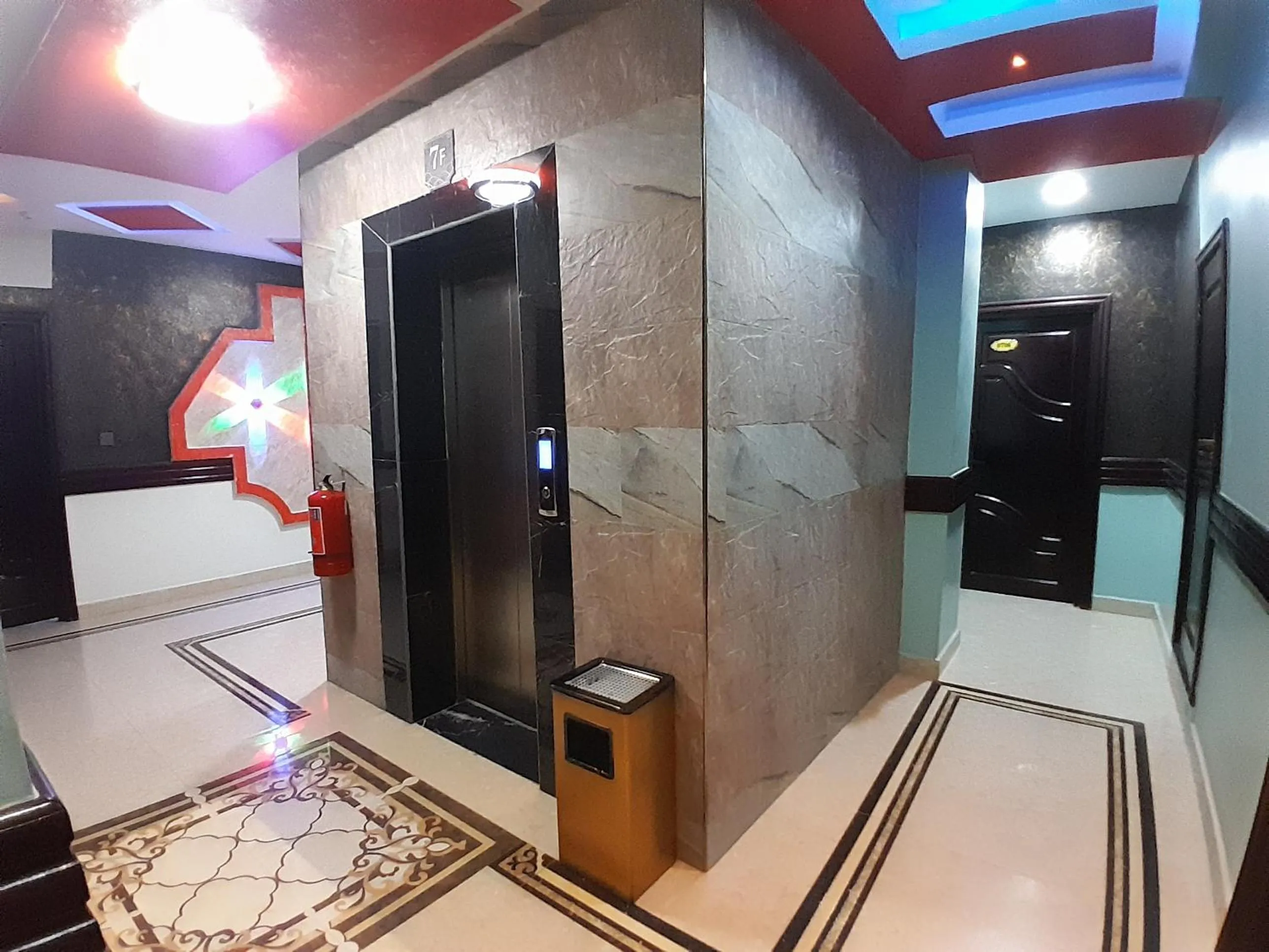elevator in Mazola Diamond Hotel
