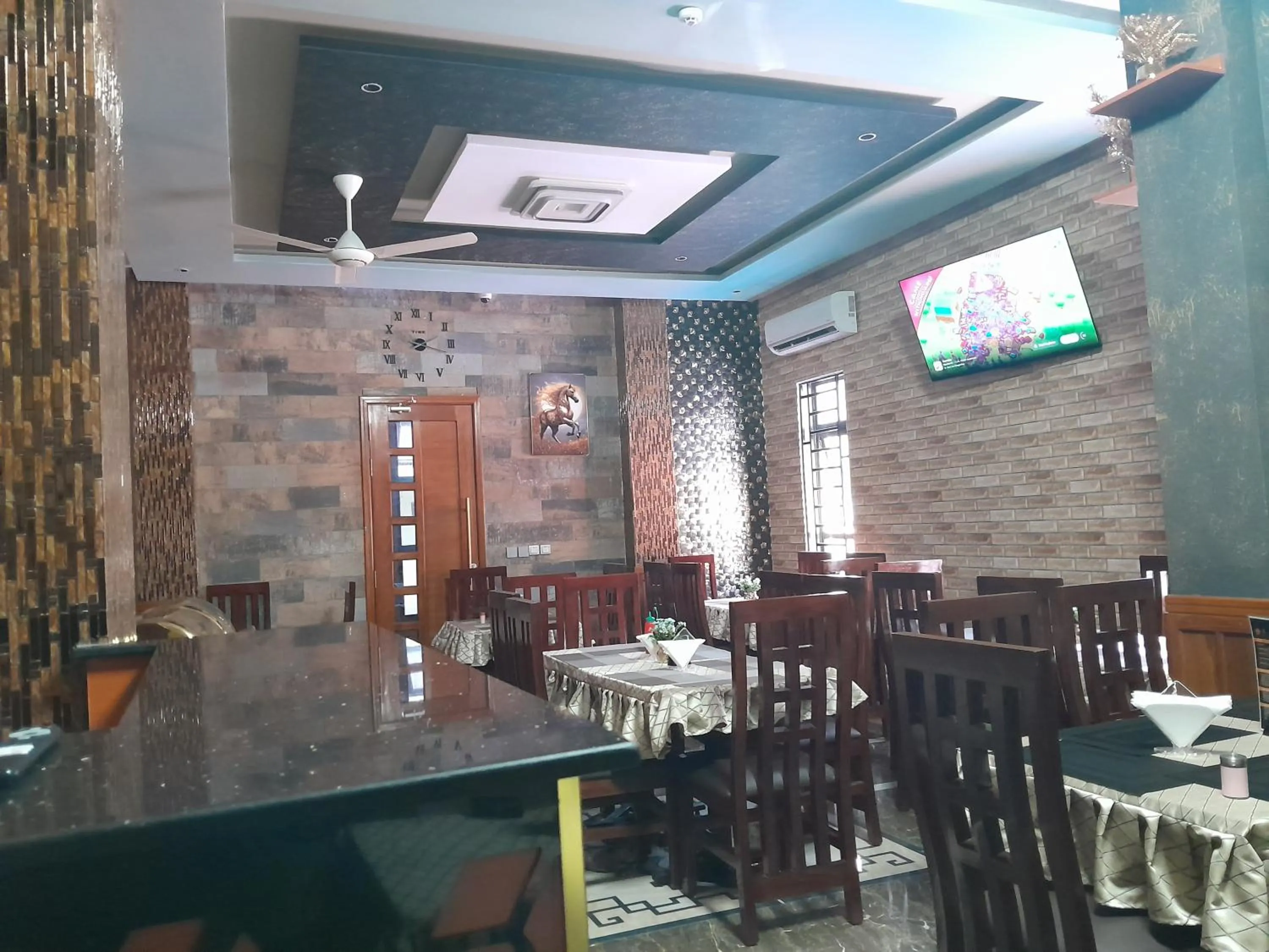 Restaurant/places to eat in Mazola Diamond Hotel