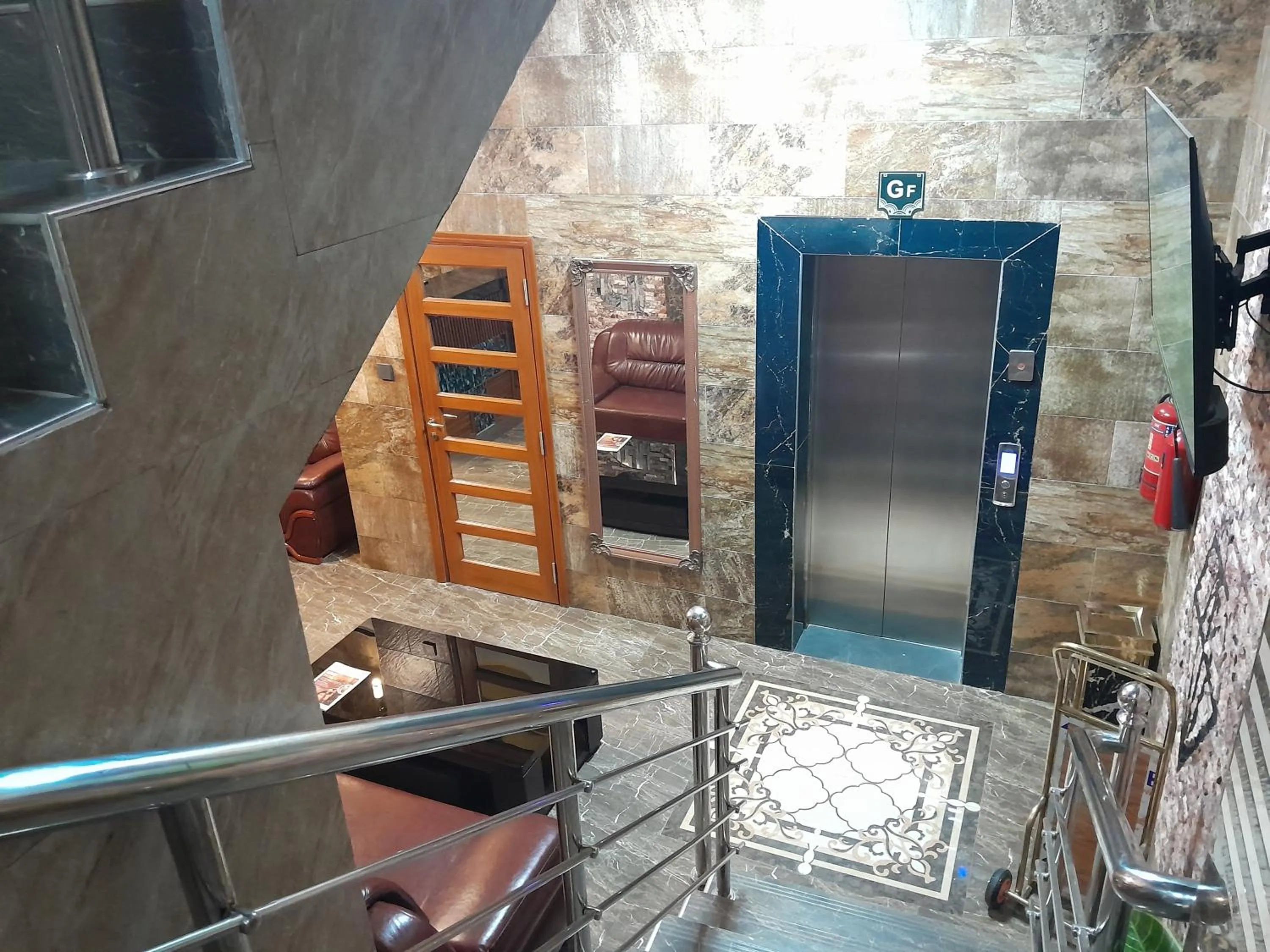 elevator in Mazola Diamond Hotel