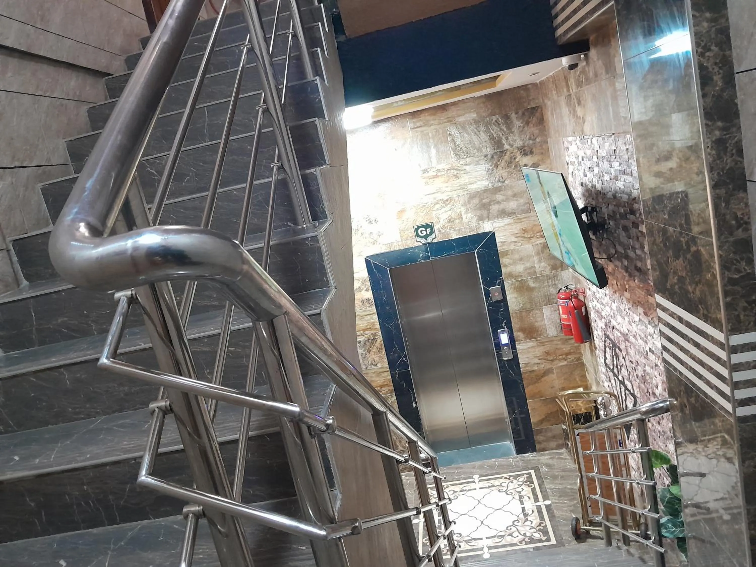 elevator in Mazola Diamond Hotel