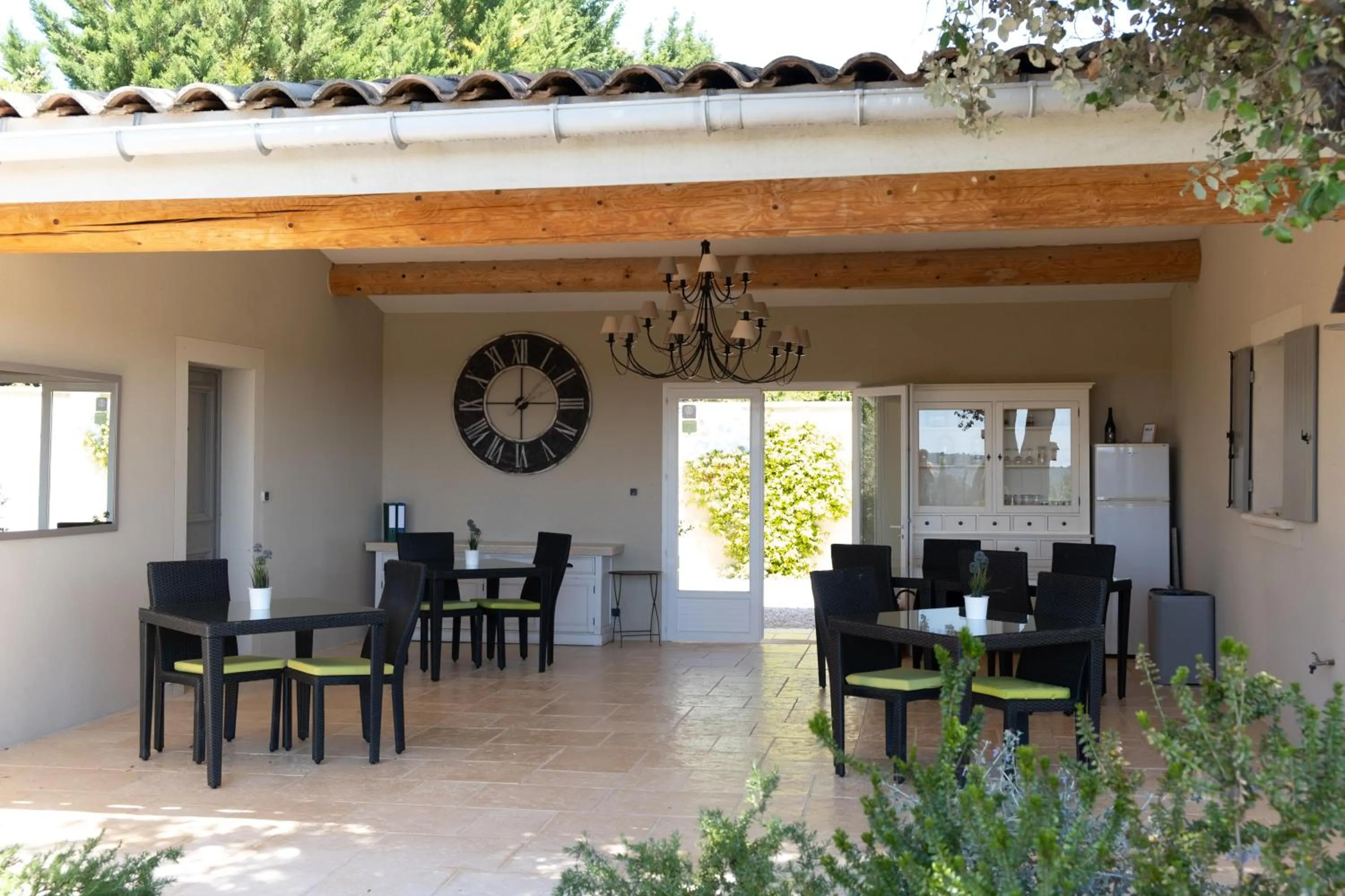 Dining area in La Bastide au Ventoux