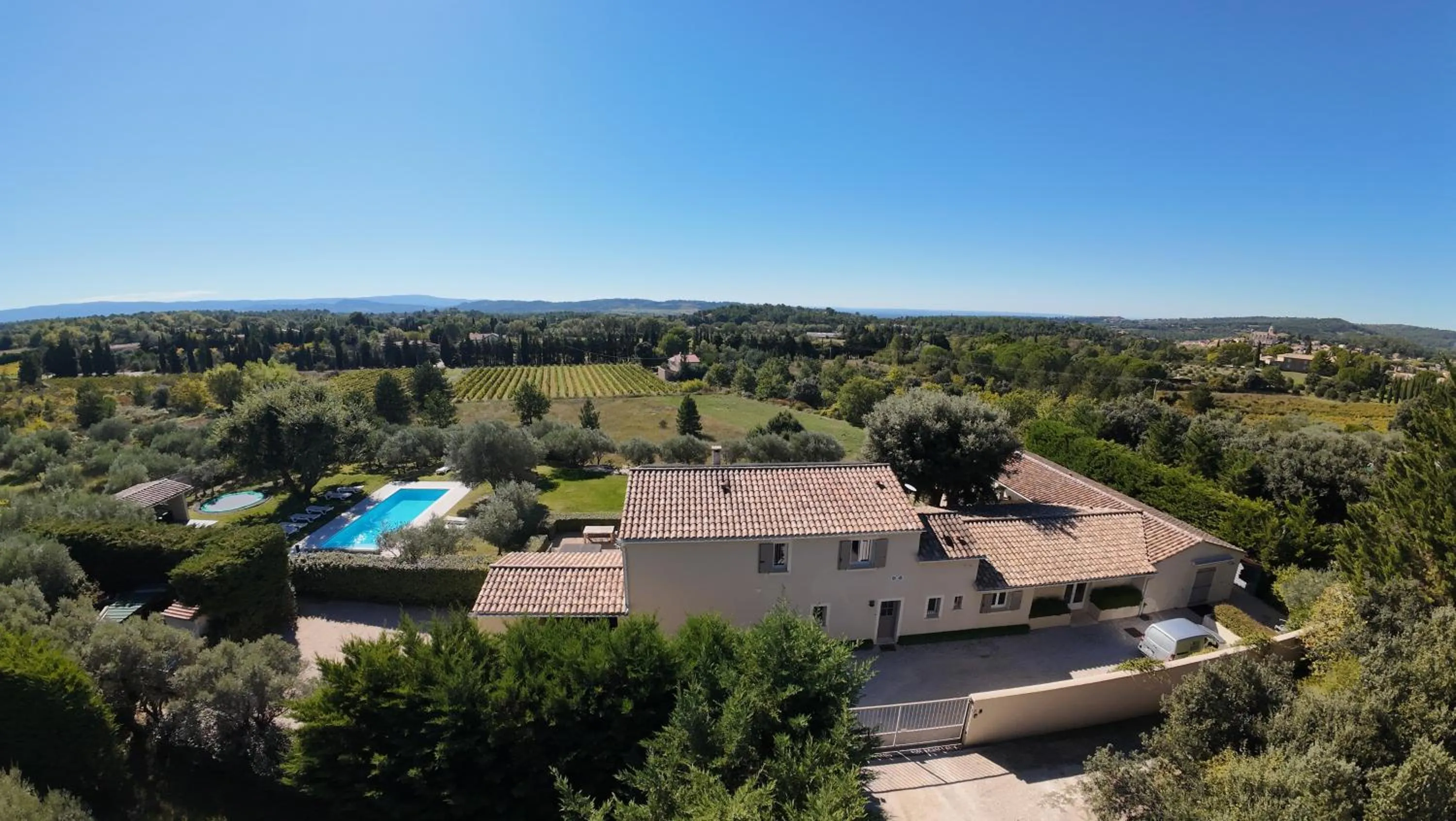 Property building in La Bastide au Ventoux