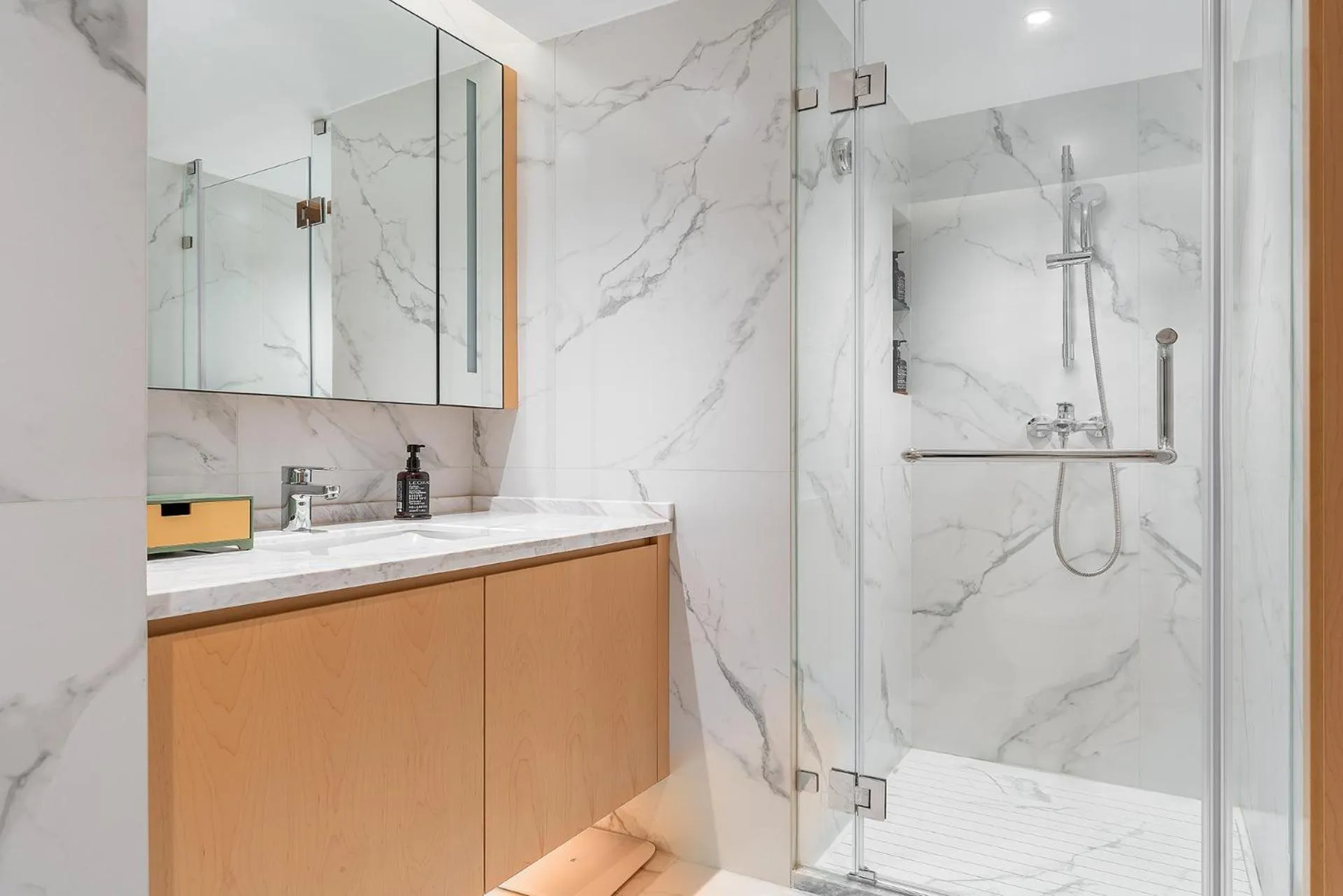 Shower in Somerset Fengdong Xi'an