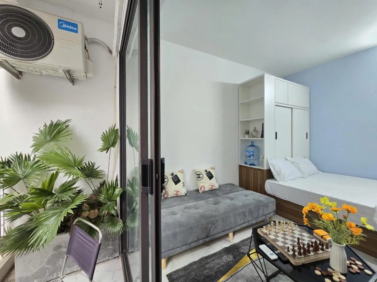 Kitchen or kitchenette, Bed in The Chilling'N Homestay Ha Noi 89