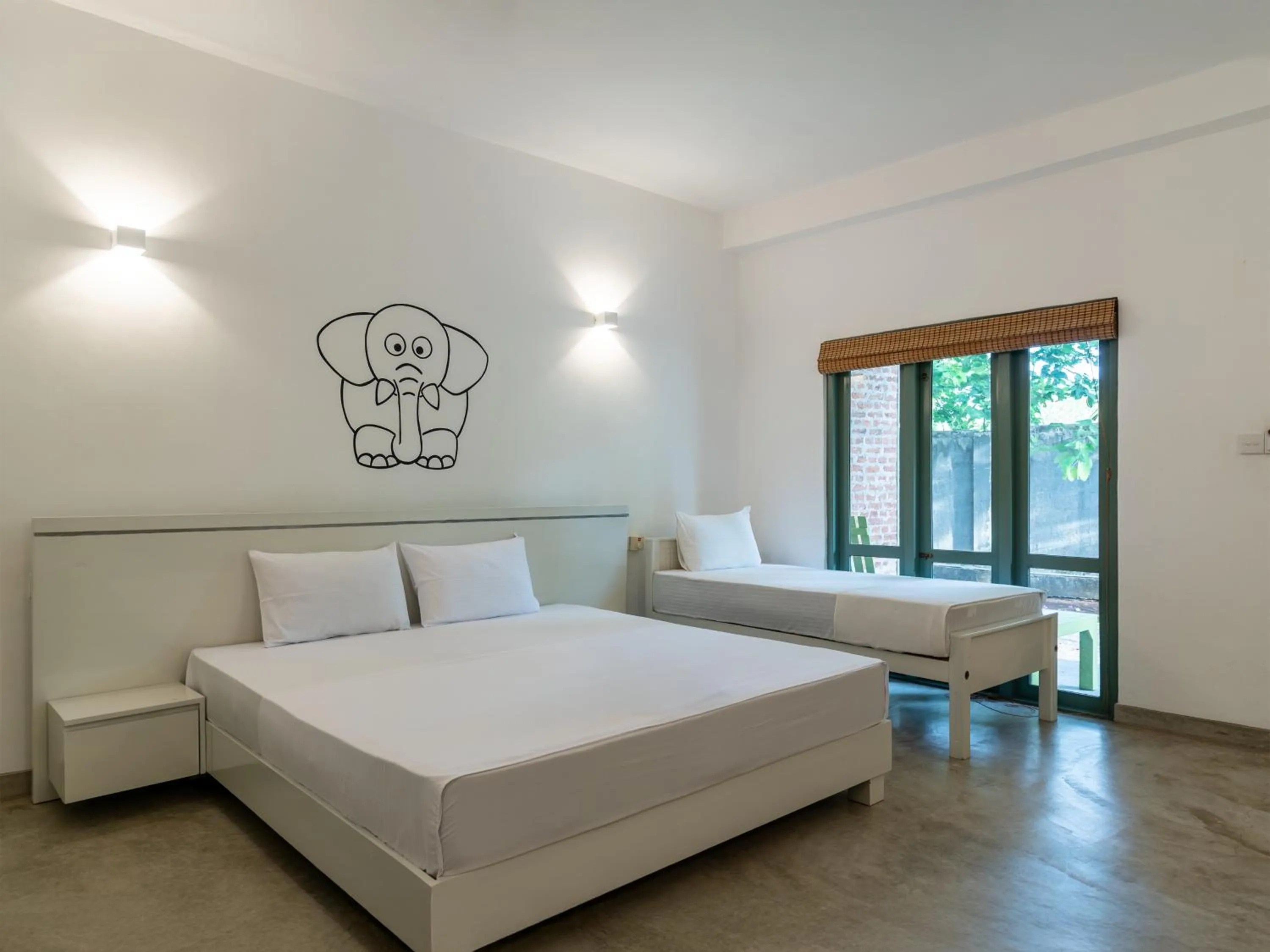 Bed in Moi Dambulla by DBI