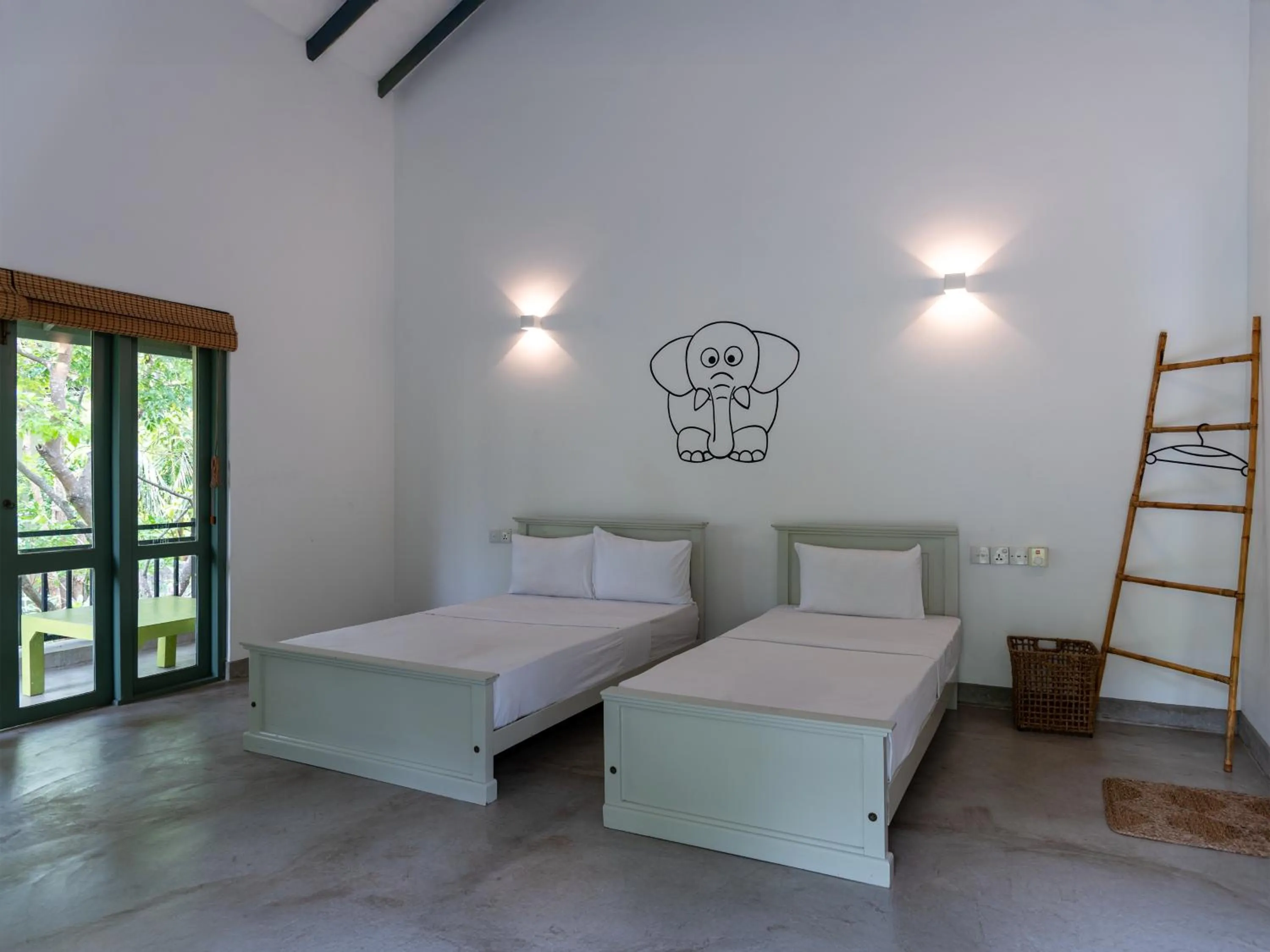 Bed in Moi Dambulla by DBI