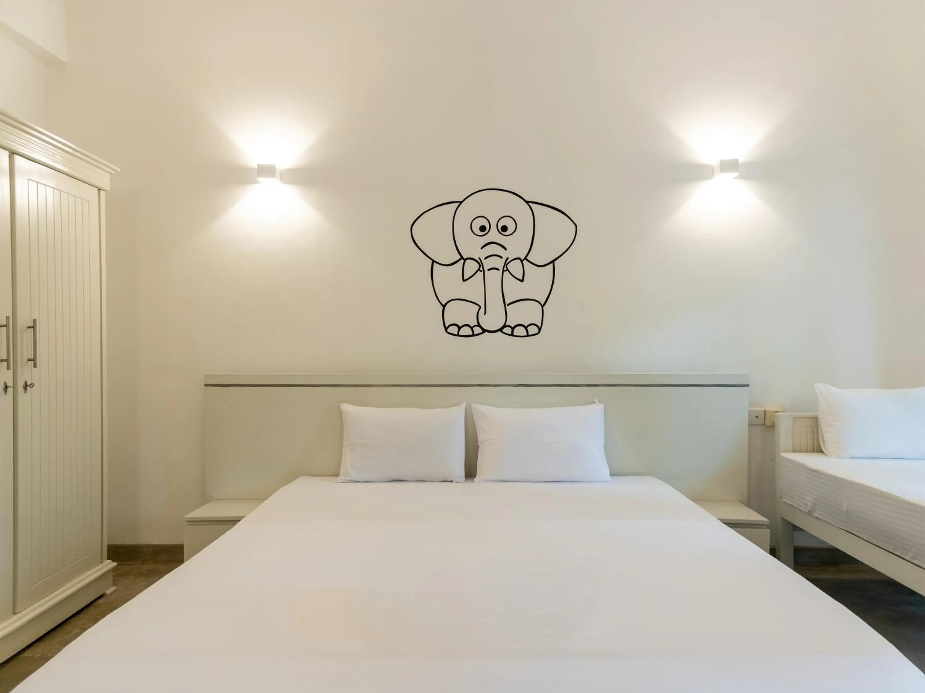 Bed in Moi Dambulla by DBI