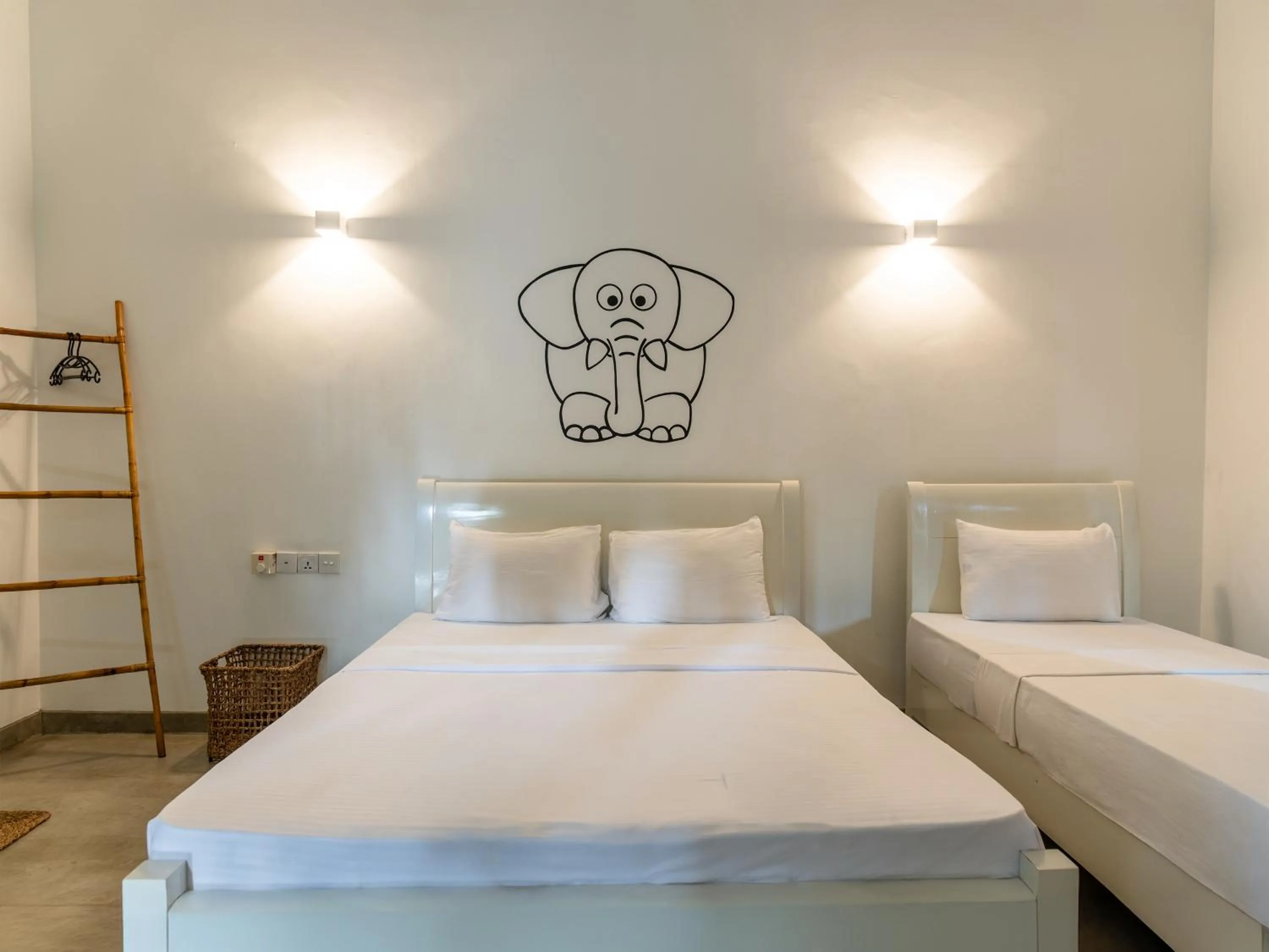 Bed in Moi Dambulla by DBI