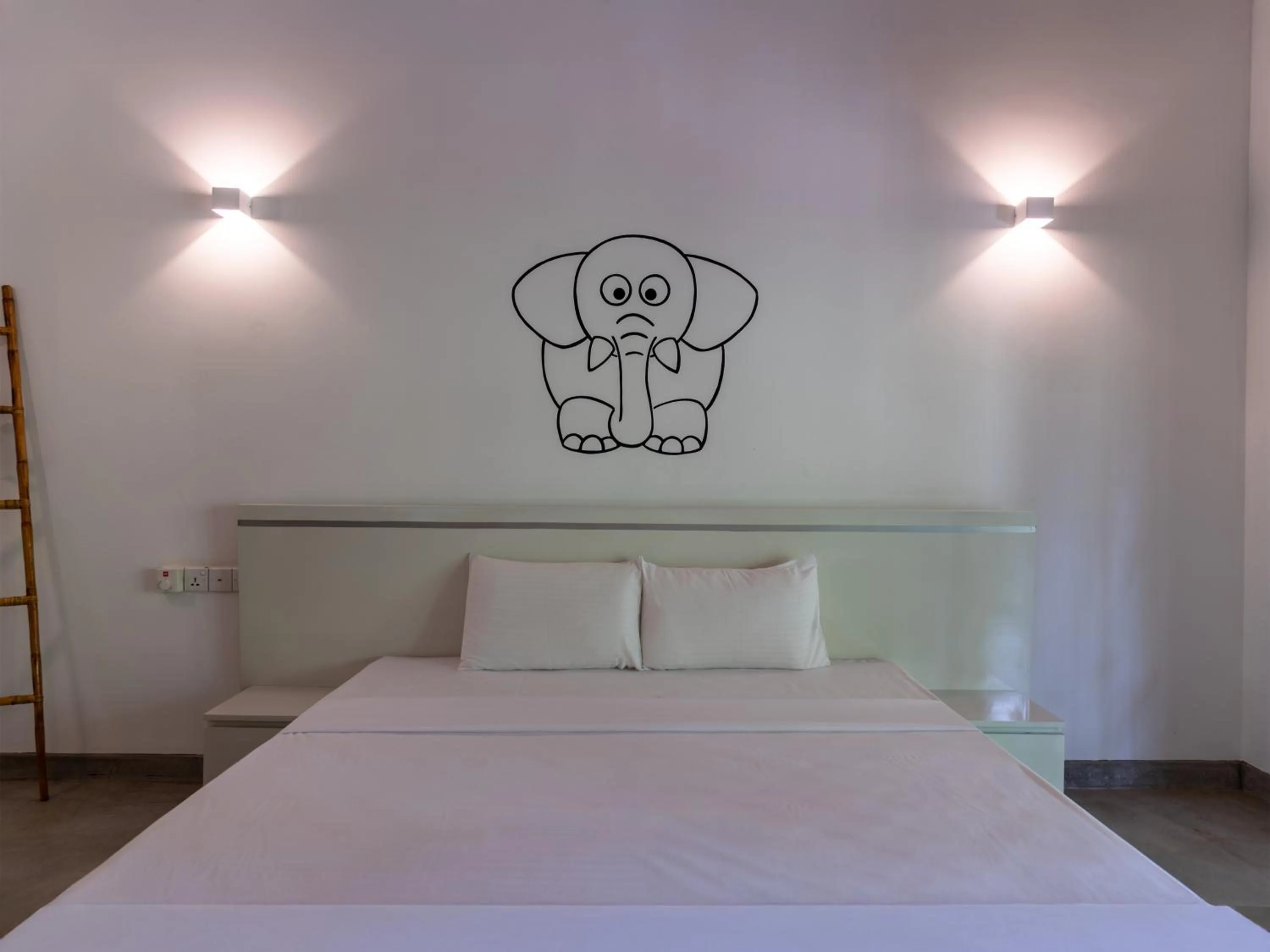 Bed in Moi Dambulla by DBI