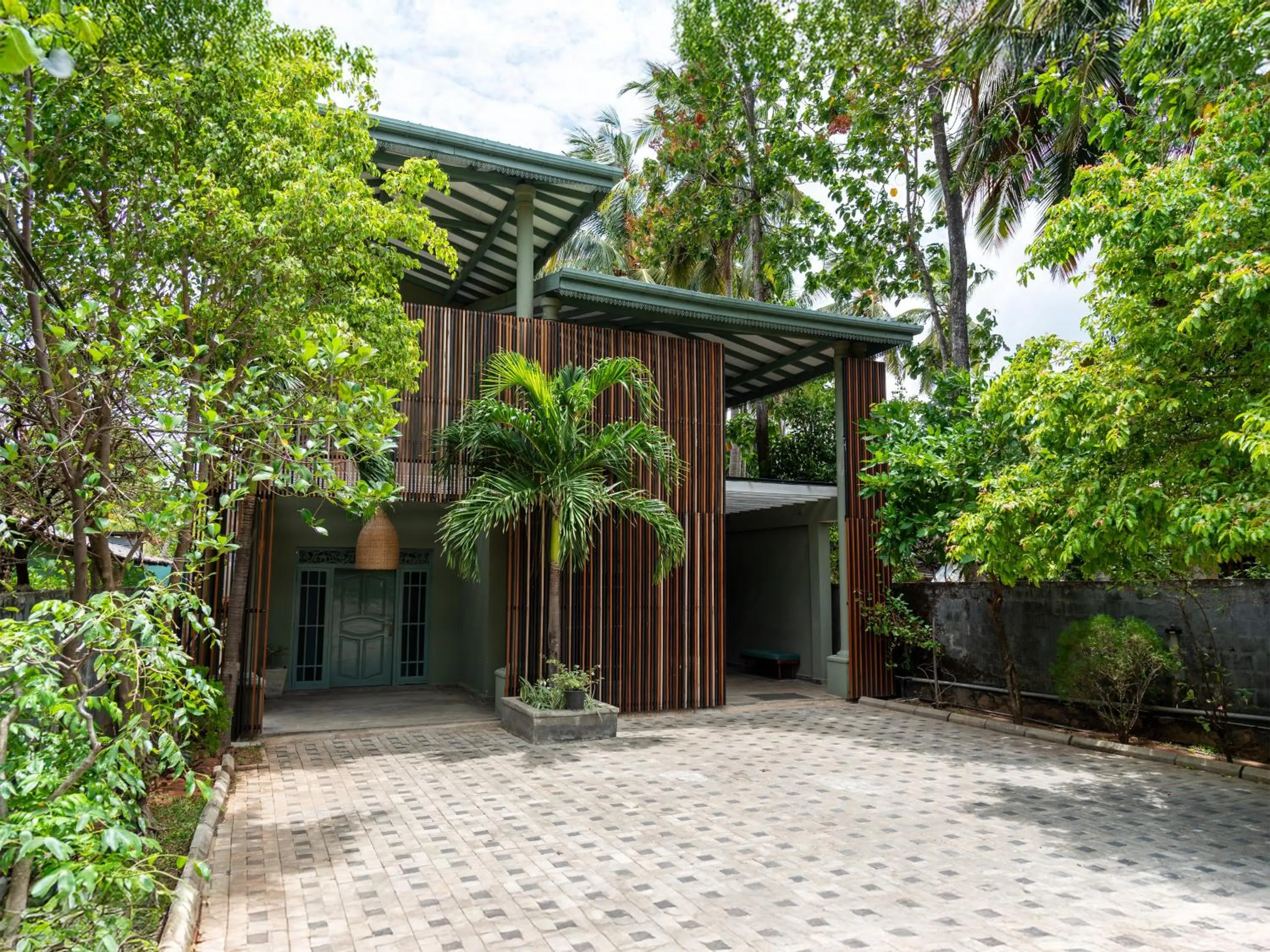 Property building in Moi Dambulla by DBI