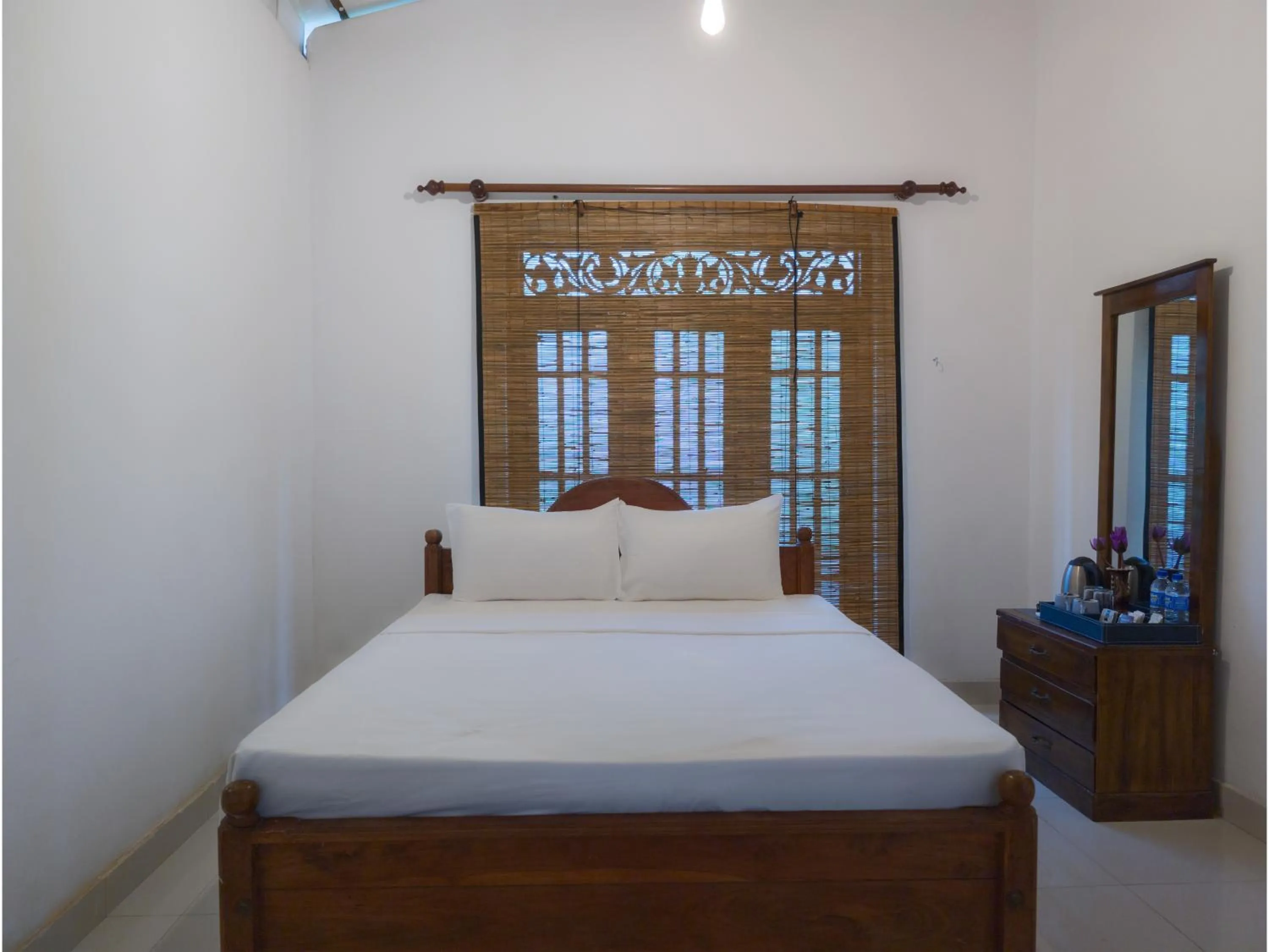 Bed in Moi Dambulla by DBI