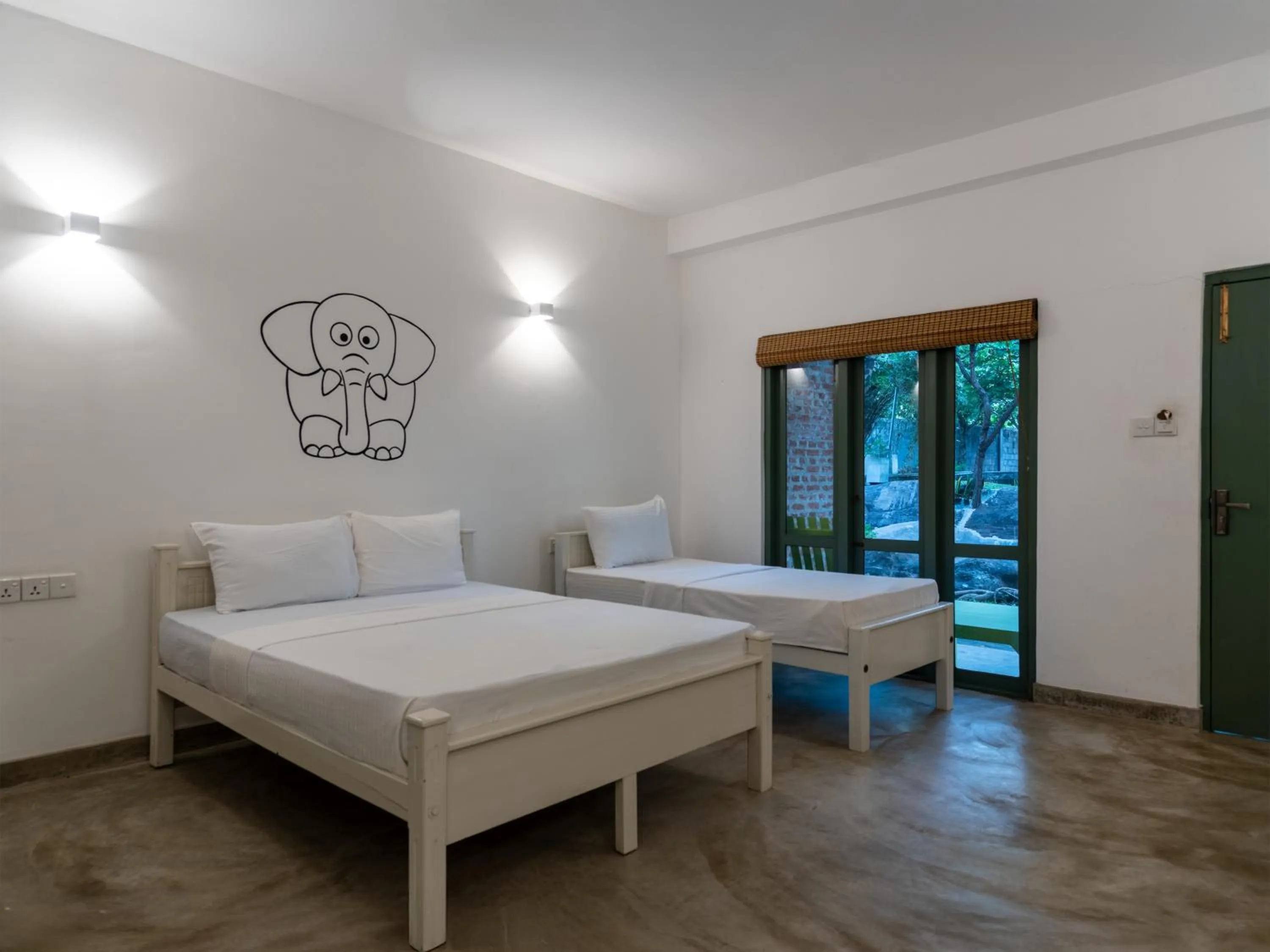 Photo of the whole room, Bed in Moi Dambulla by DBI