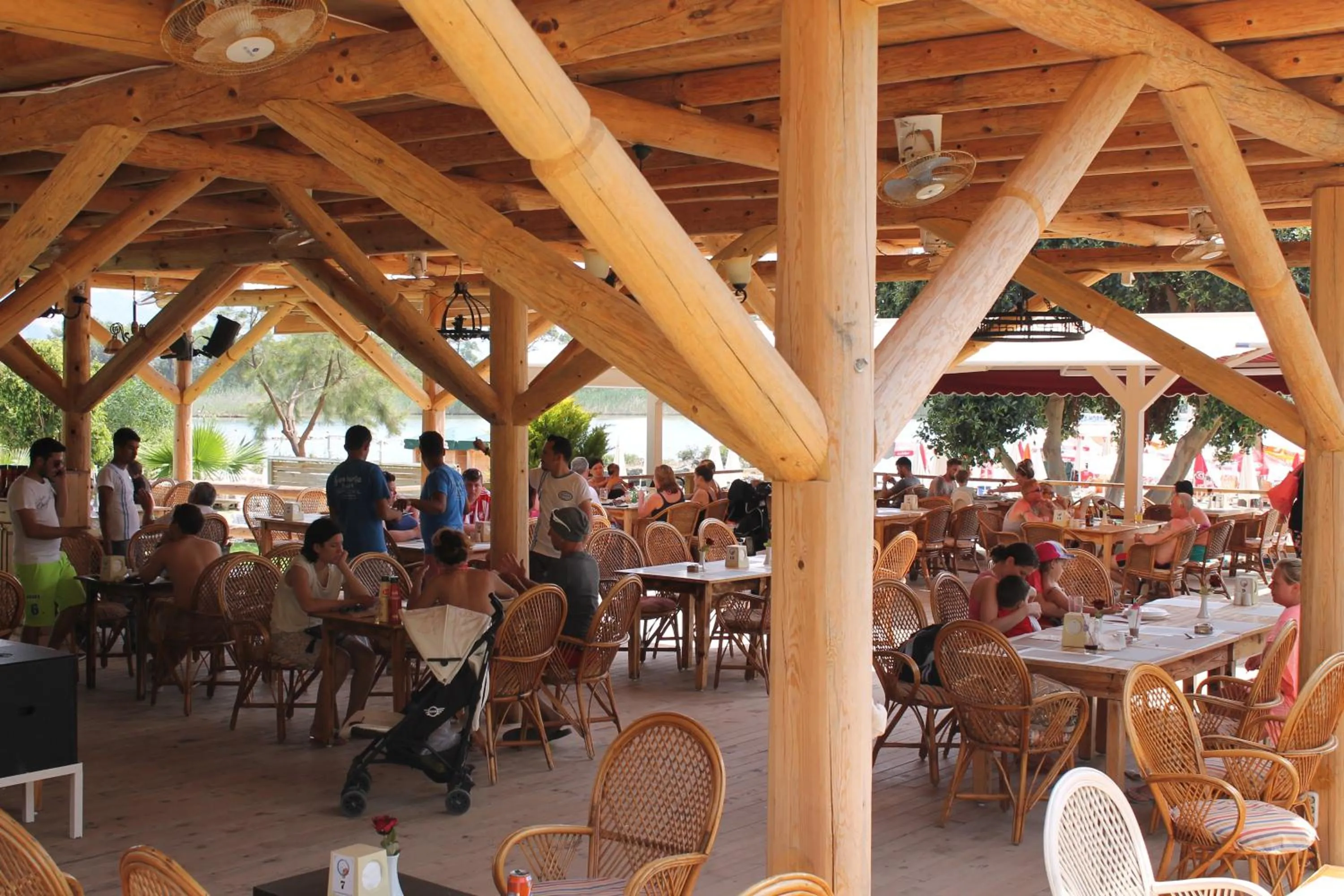 Lounge or bar in S3 Seahorse Beach Club