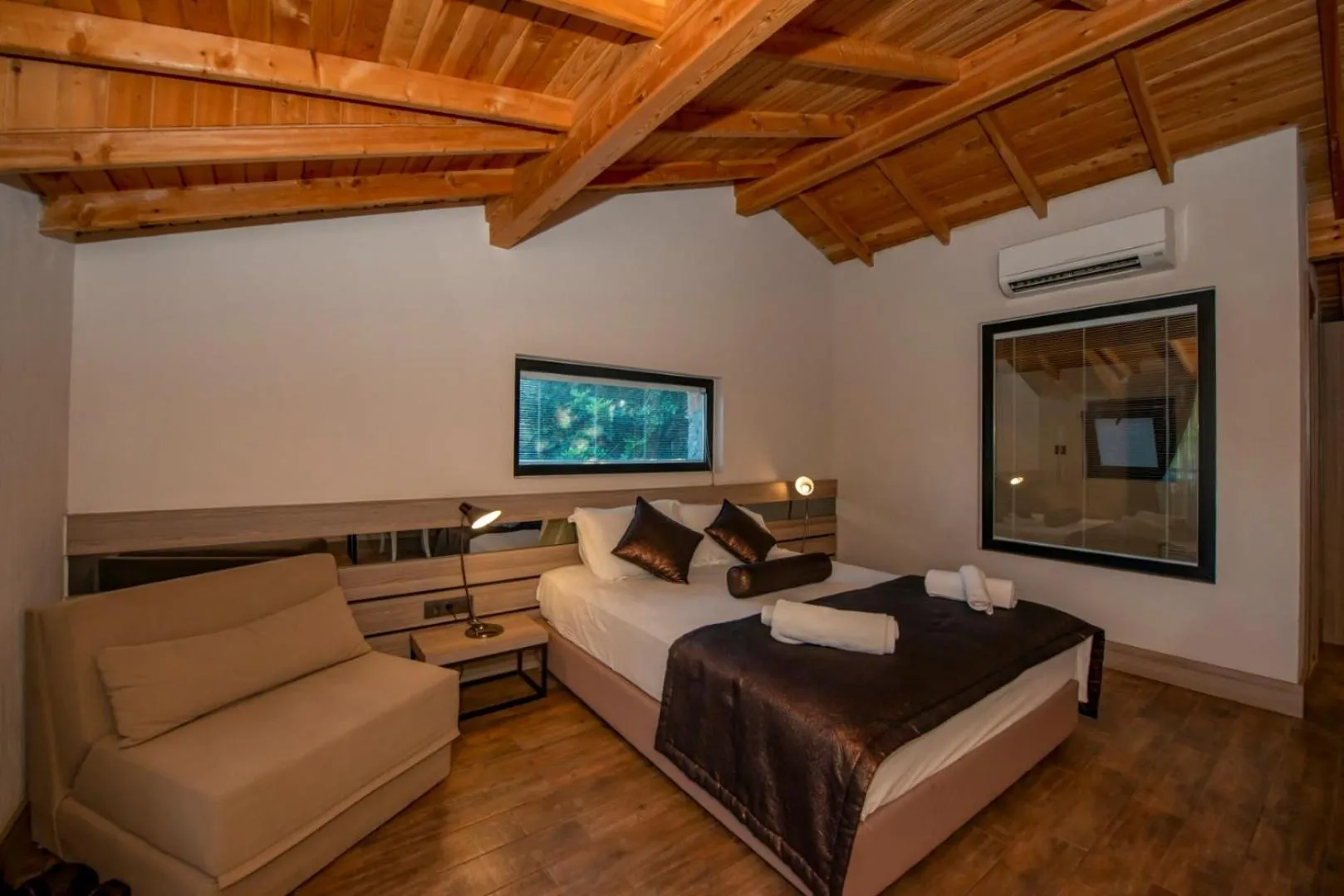 Decorative detail, Bed in S3 Seahorse Beach Club