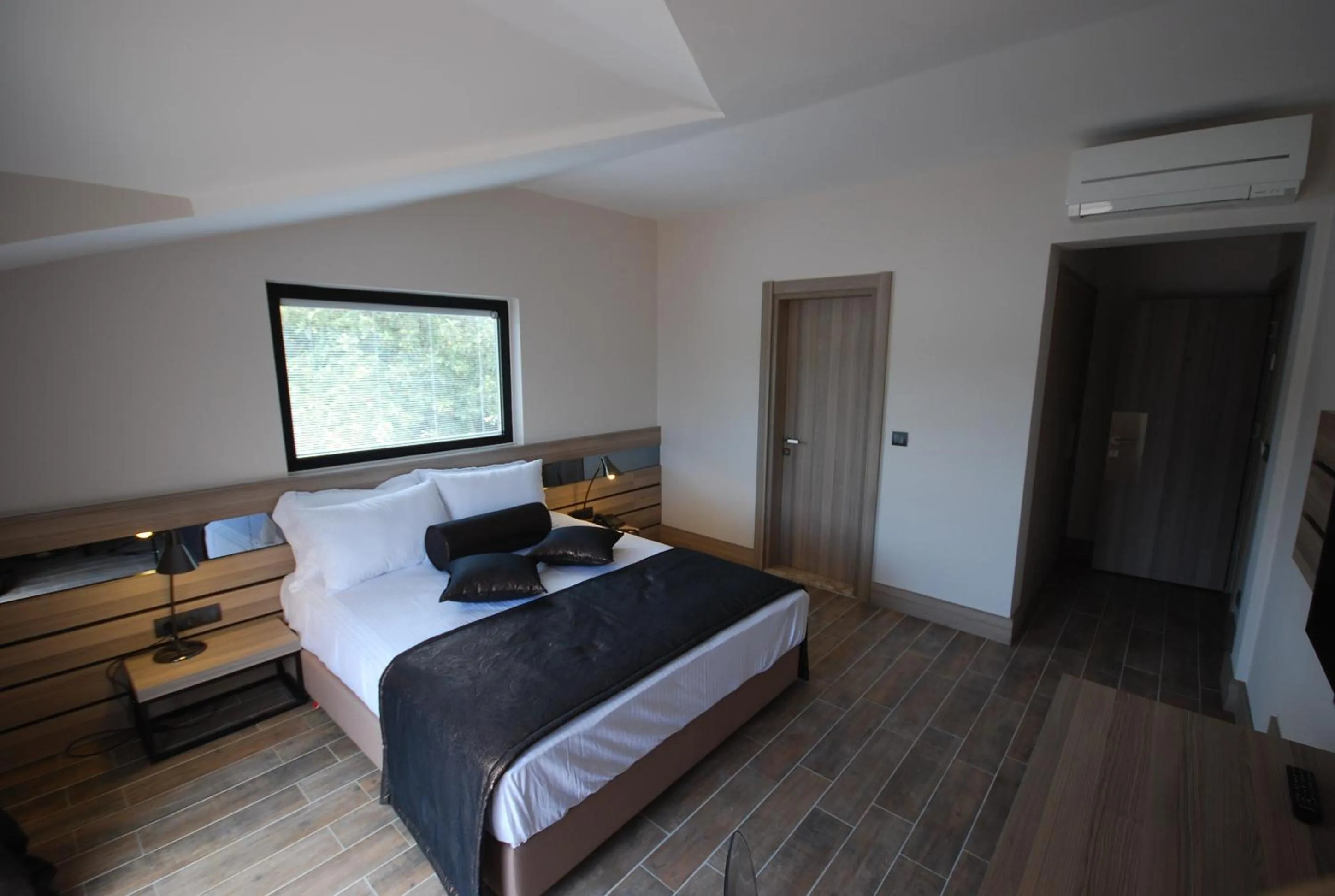 Photo of the whole room, Bed in S3 Seahorse Beach Club