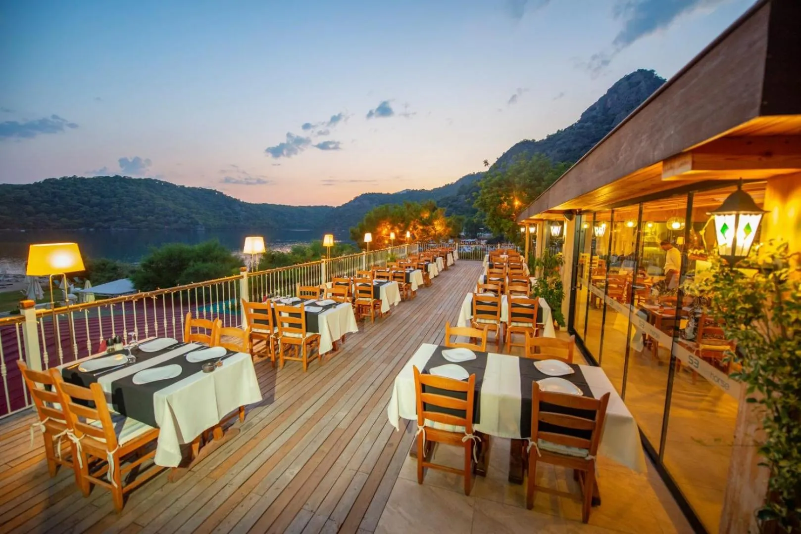 Restaurant/places to eat in S3 Seahorse Beach Club