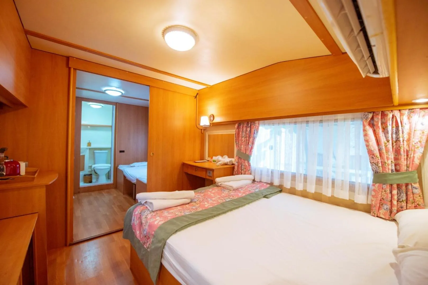 Decorative detail, Bed in S3 Seahorse Beach Club