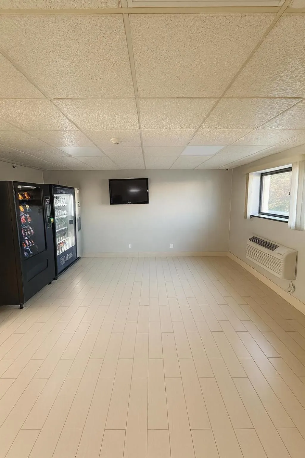 vending machine in Floral Park Motor Lodge