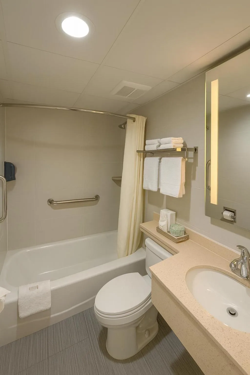 Bathroom in Floral Park Motor Lodge