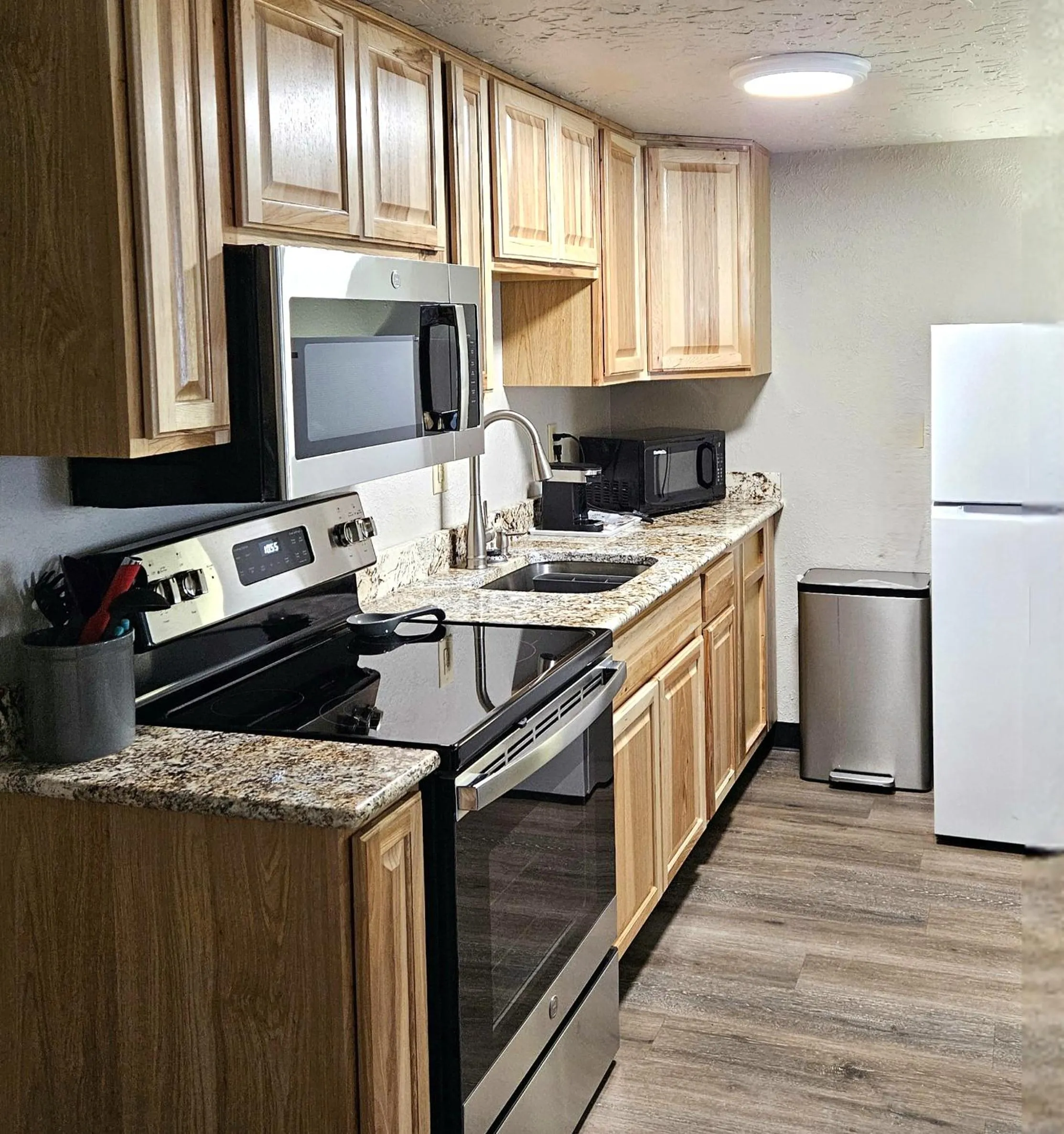 kitchen in Days Inn and Suites by Wyndham Downtown Missoula-University