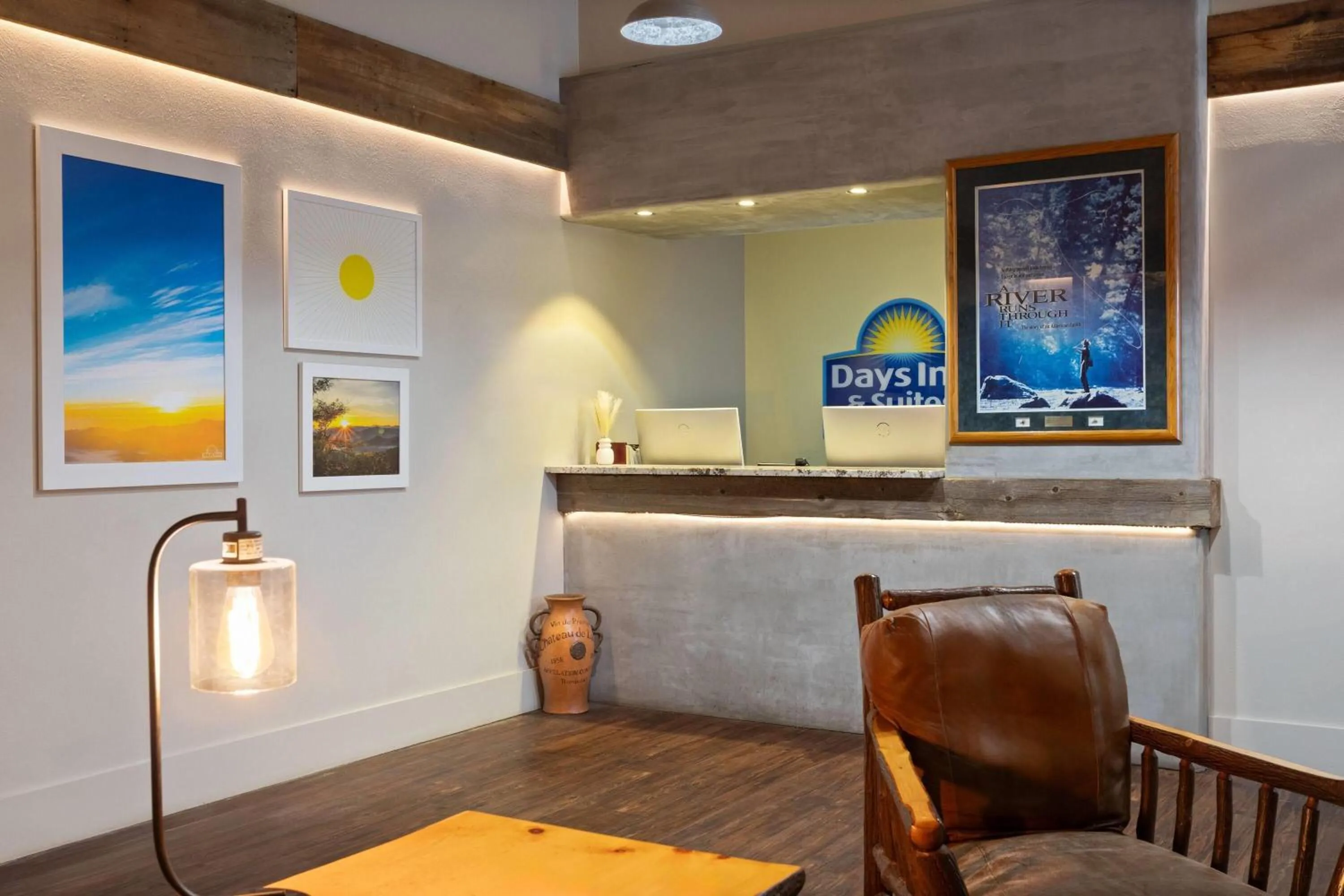 Lobby or reception in Days Inn and Suites by Wyndham Downtown Missoula-University