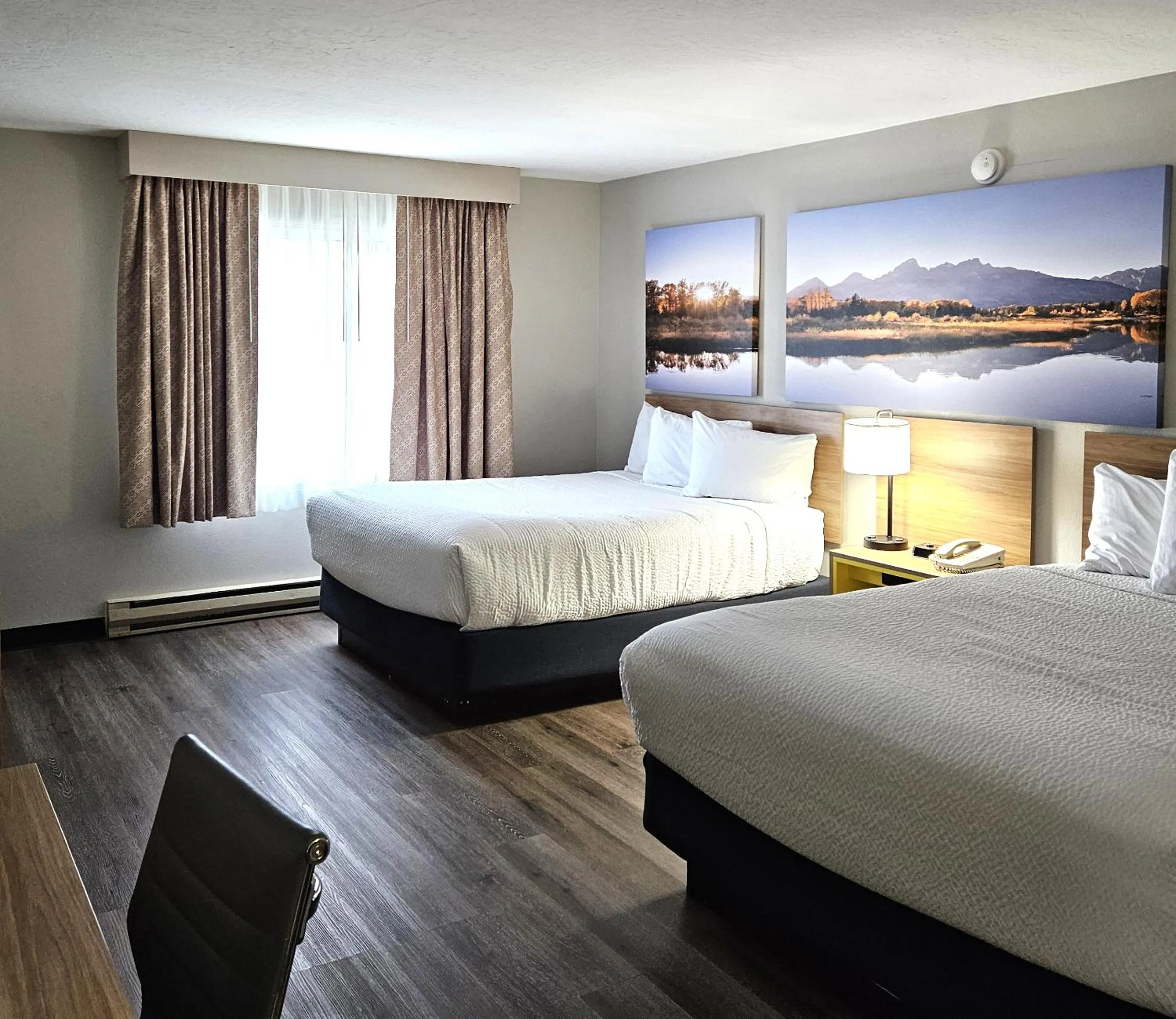 Breakfast, Bed in Days Inn and Suites by Wyndham Downtown Missoula-University