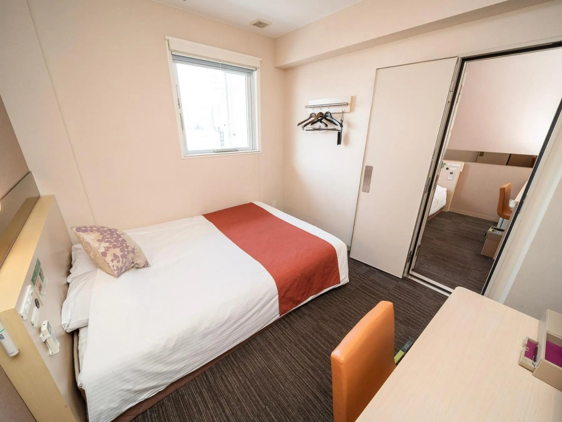 Bed in Super Hotel Premier Akasaka