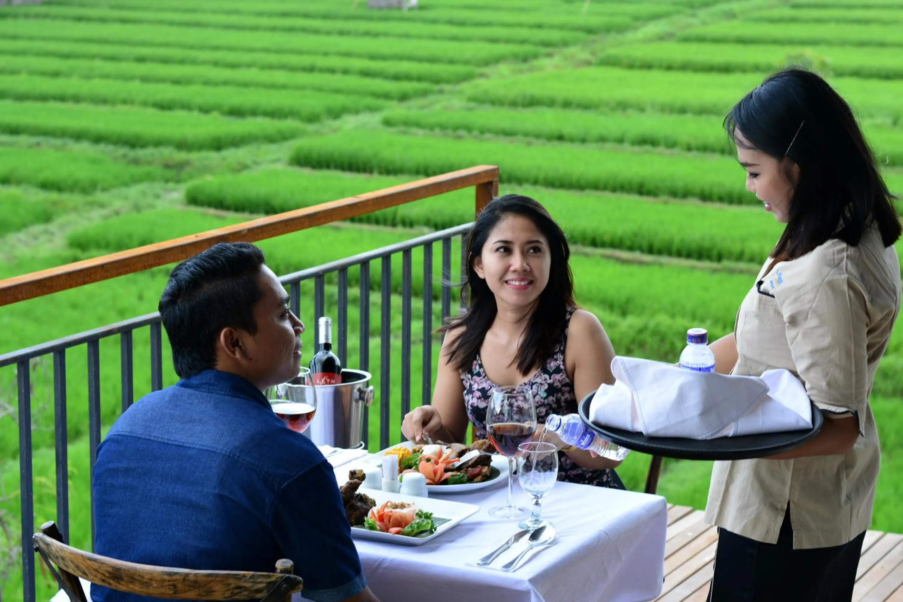 Restaurant/places to eat in The Salak Style Hotel