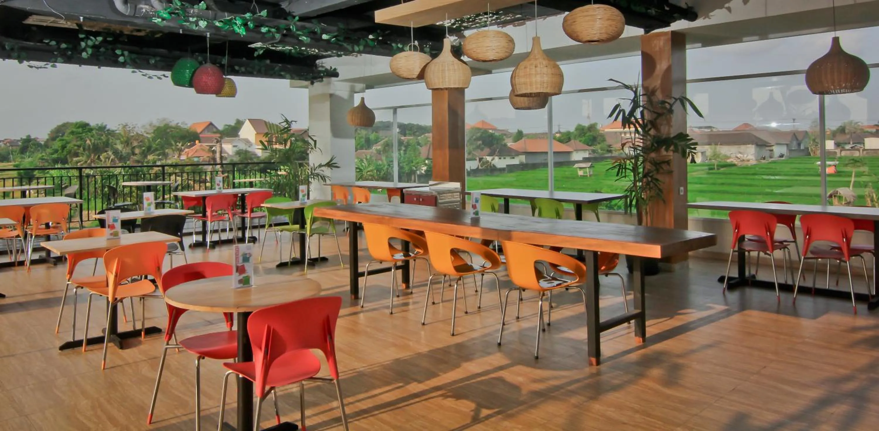 Restaurant/places to eat in The Salak Style Hotel