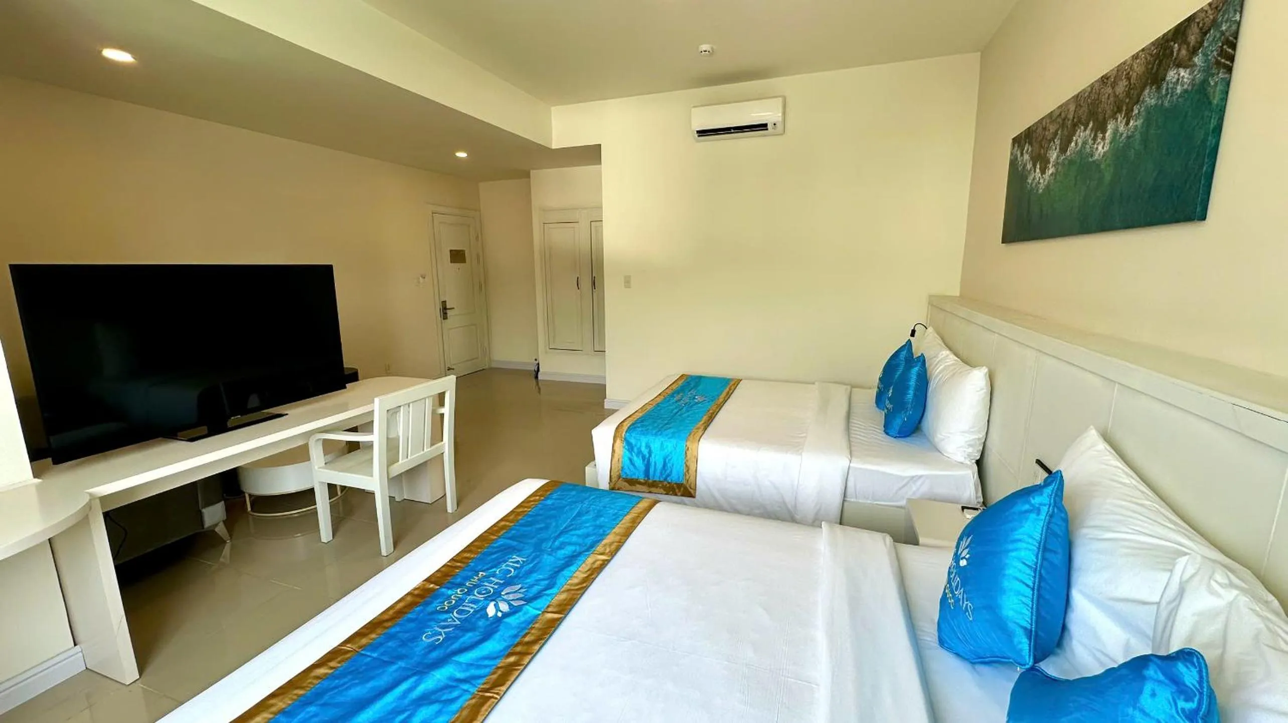 Bedroom, Bed in KLC Holidays Phu Quoc Hotel