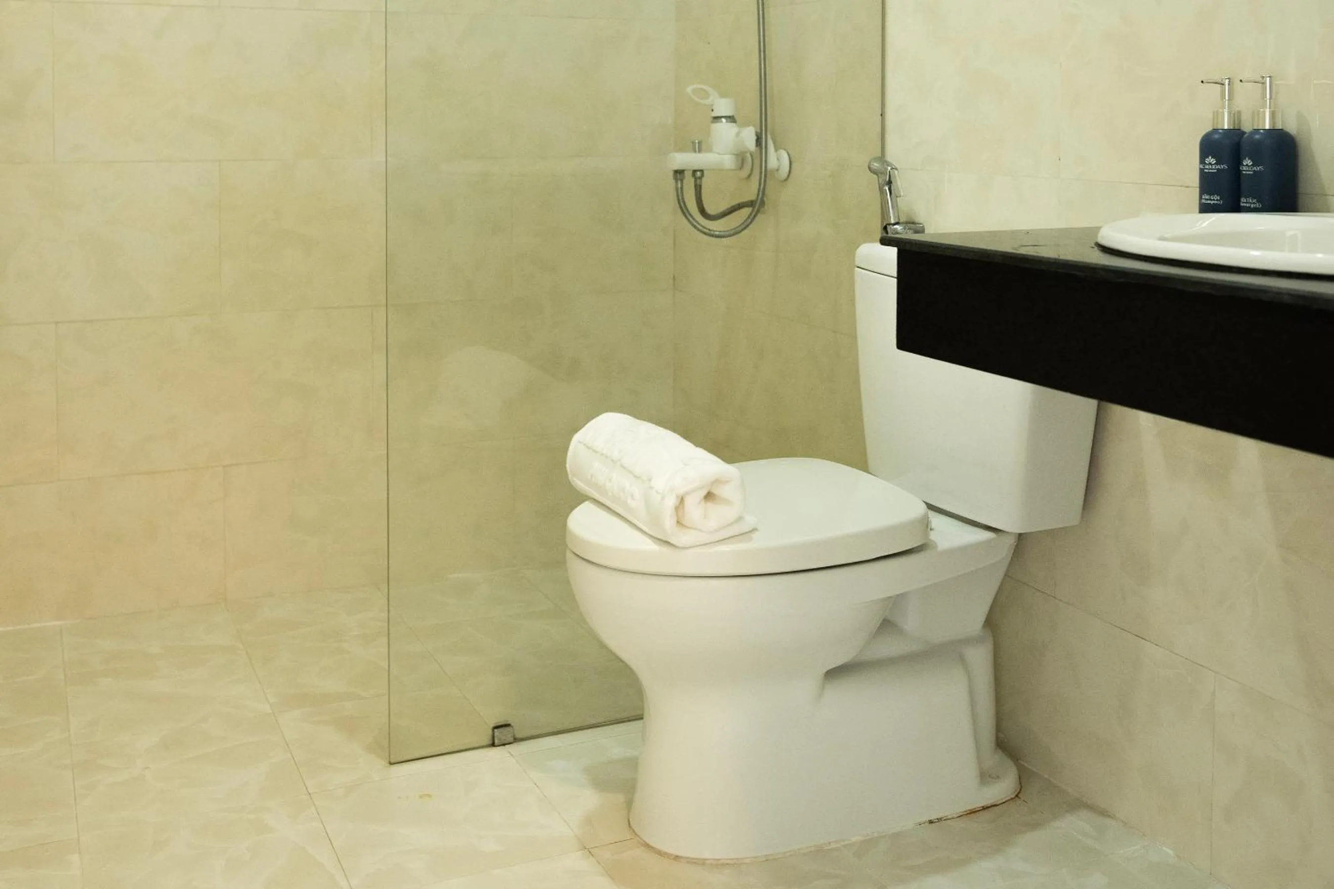 Toilet in KLC Holidays Phu Quoc Hotel