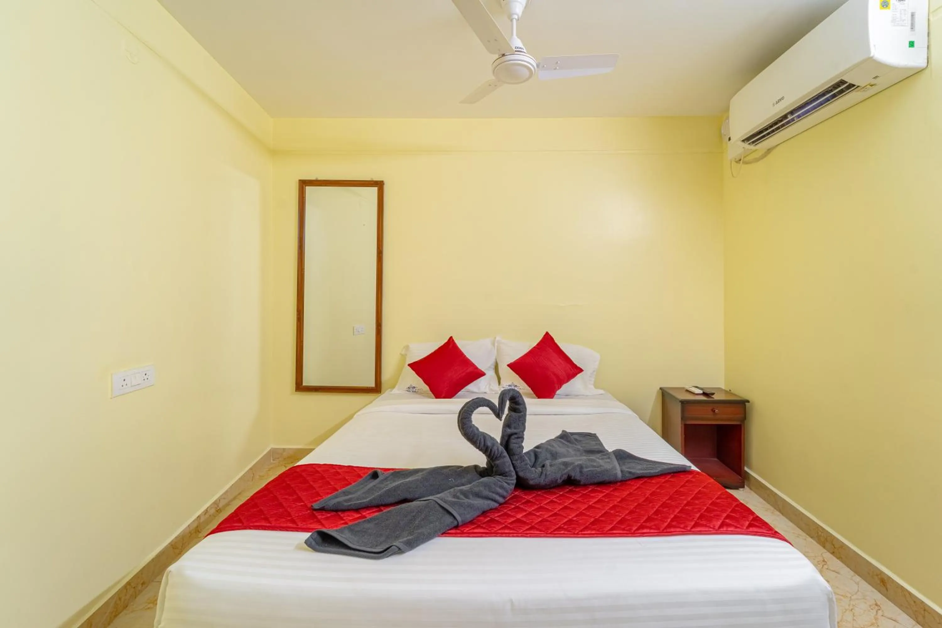 Bed in Shoreline Stays Near Rock Beach