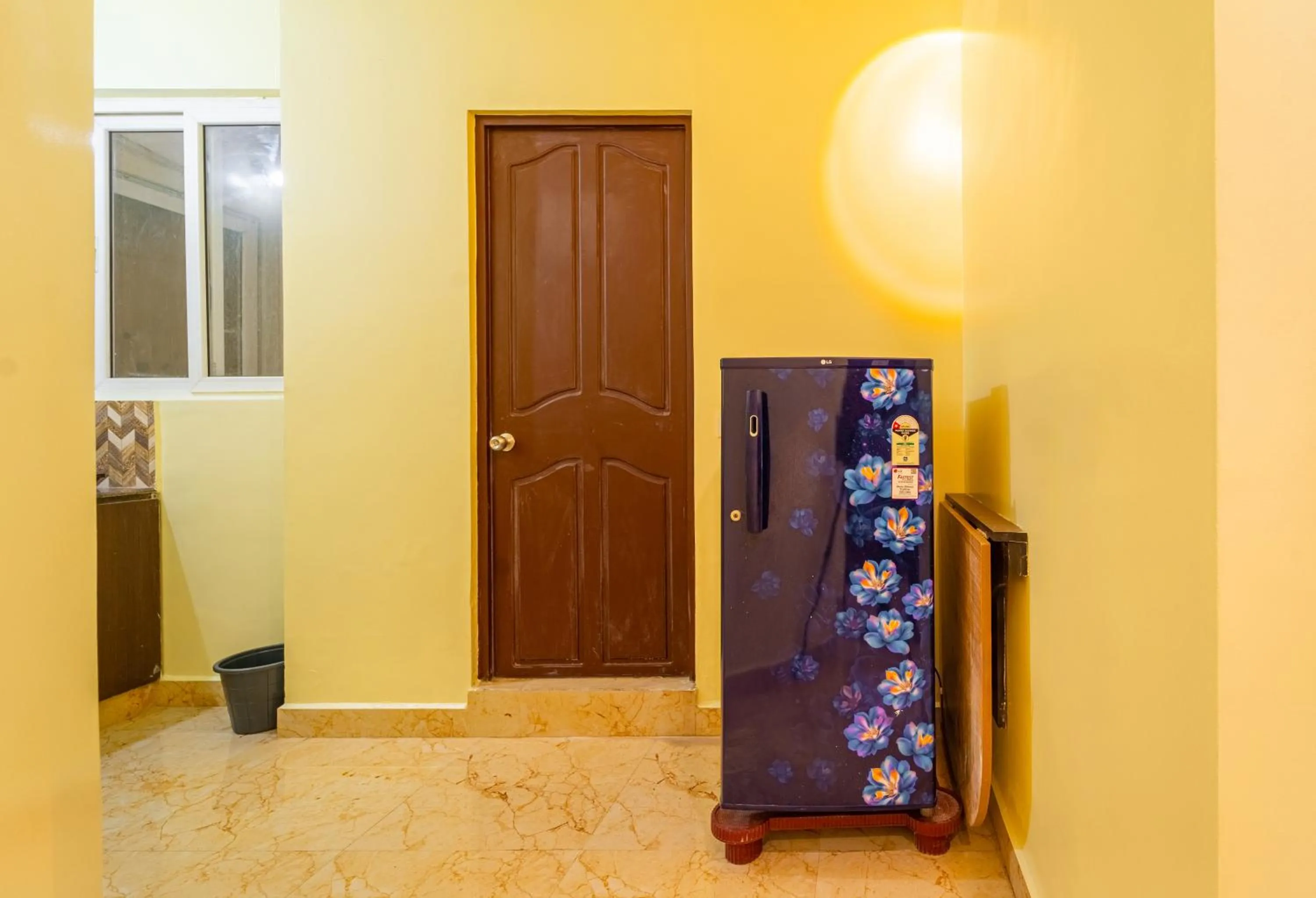 kitchen in Shoreline Stays Near Rock Beach