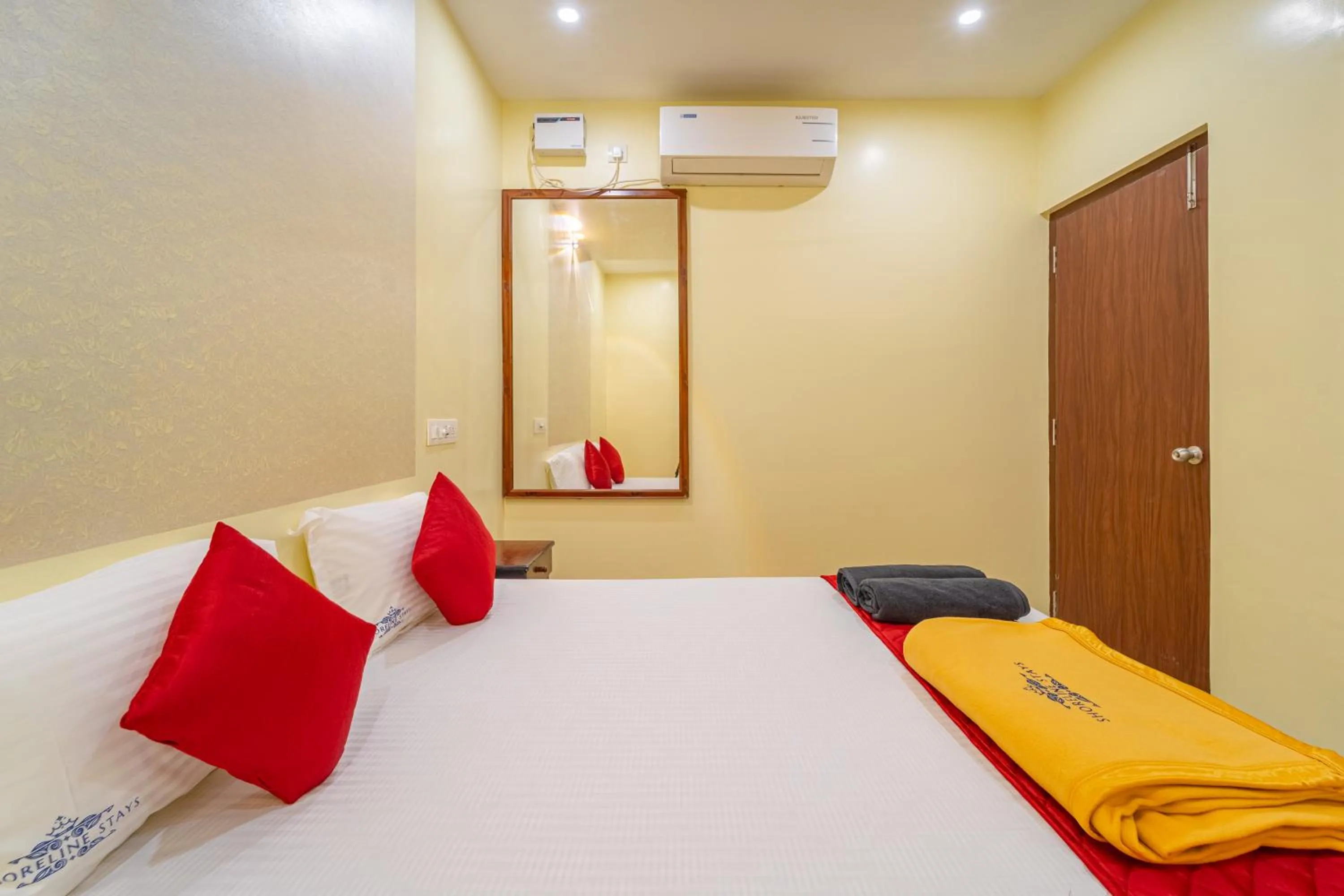 Bed in Shoreline Stays Near Rock Beach