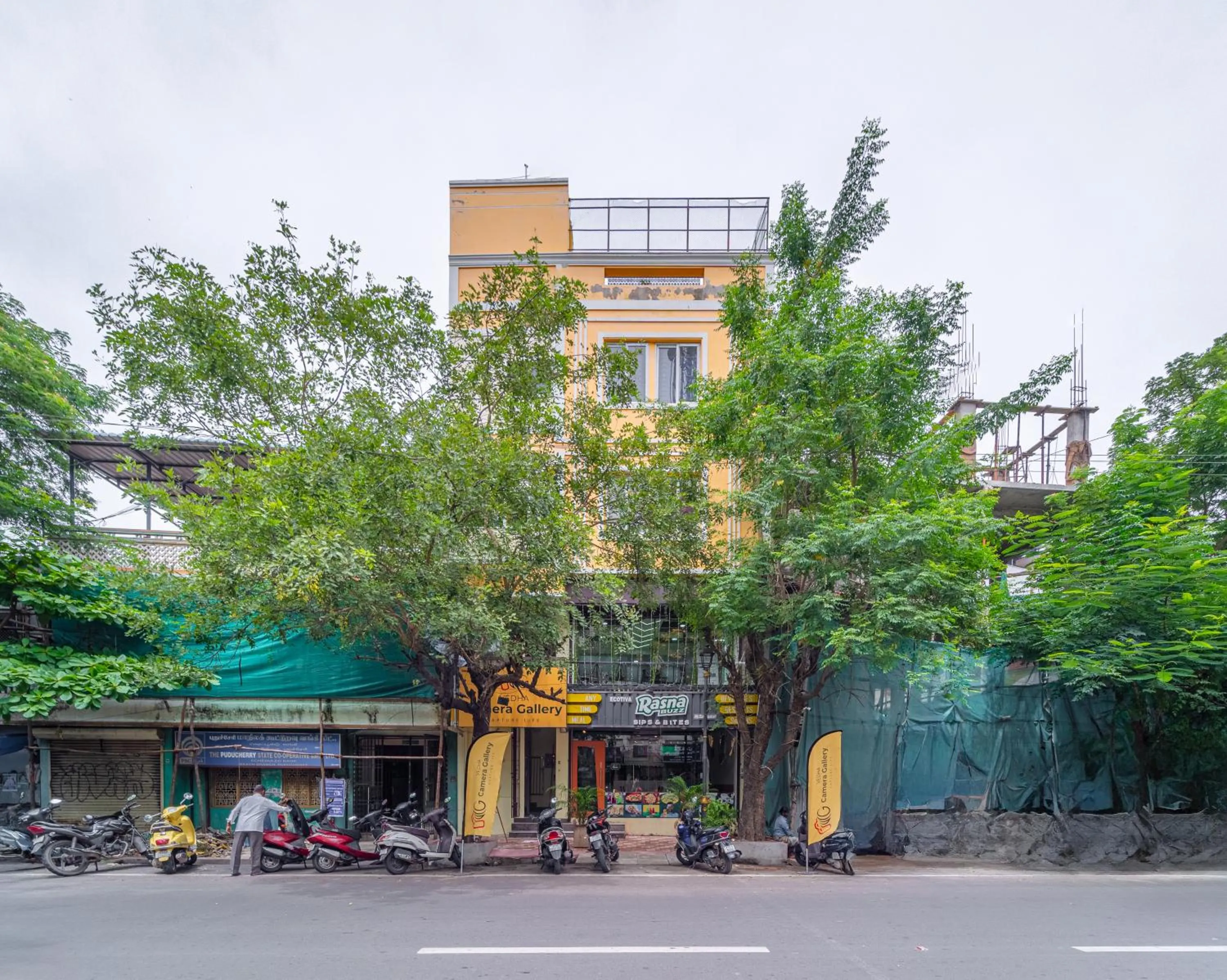 Property building in Shoreline Stays Near Rock Beach