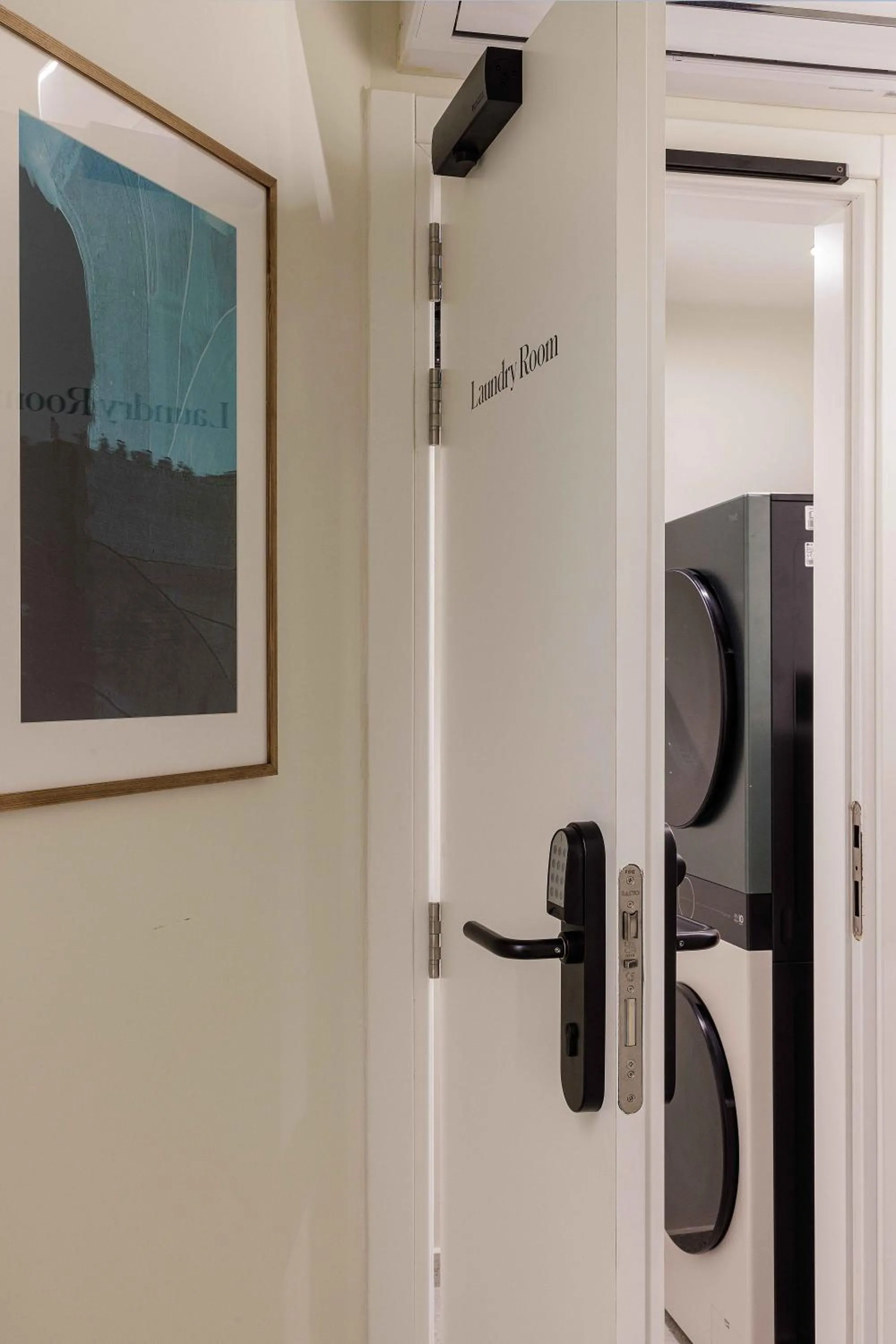 laundry in master Plaka