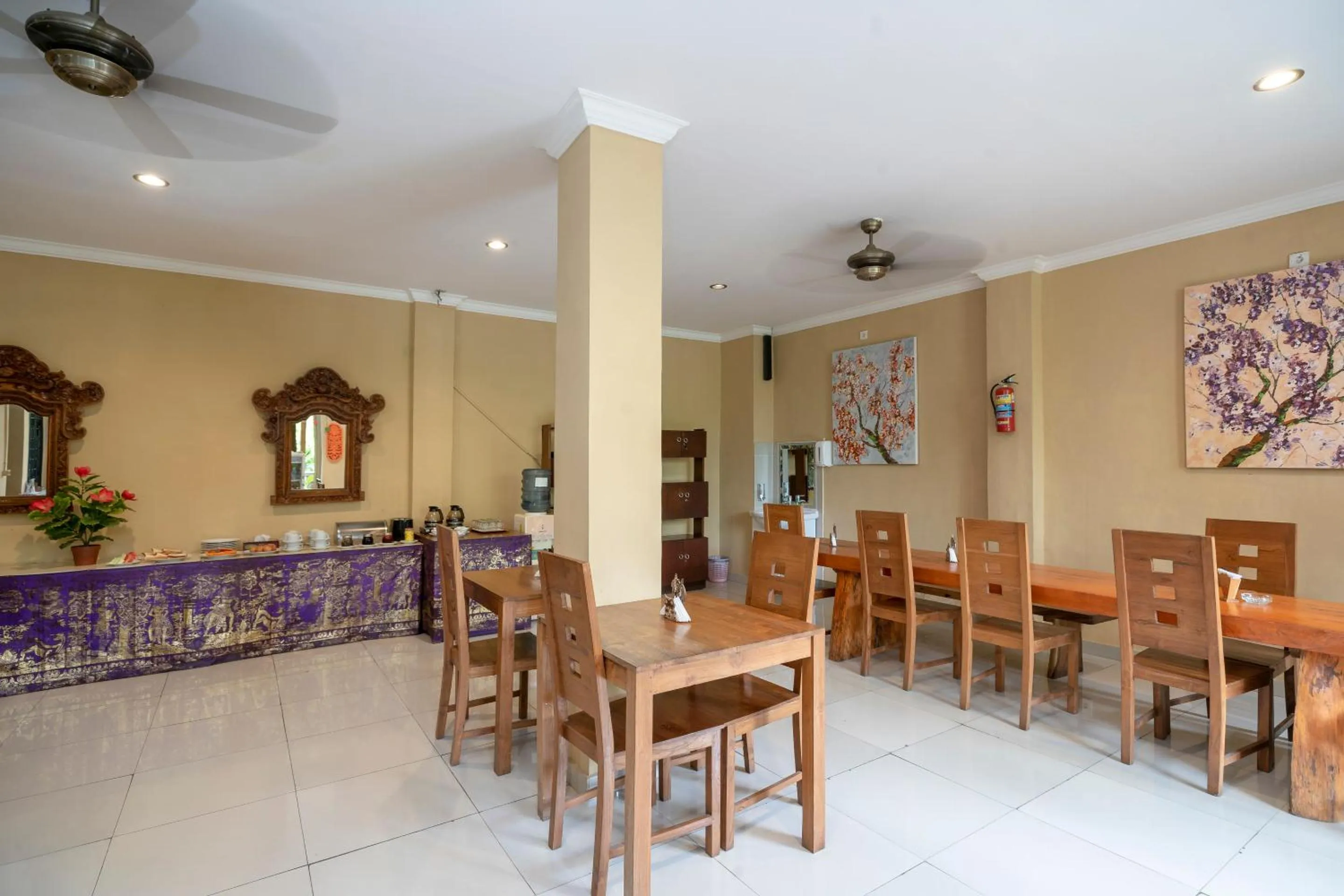 Restaurant/places to eat in Dante Guesthouse