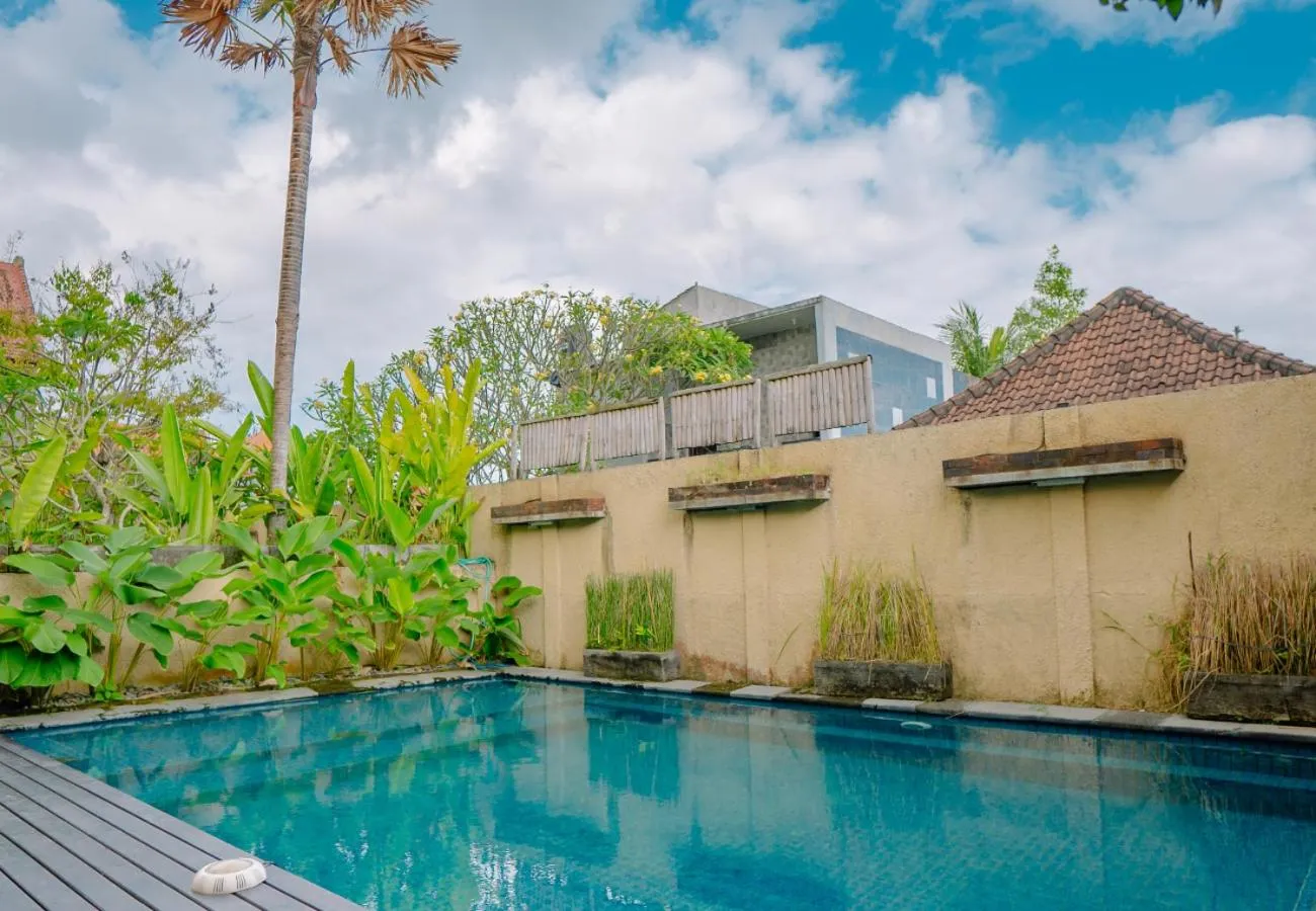 Swimming pool in Dante Guesthouse