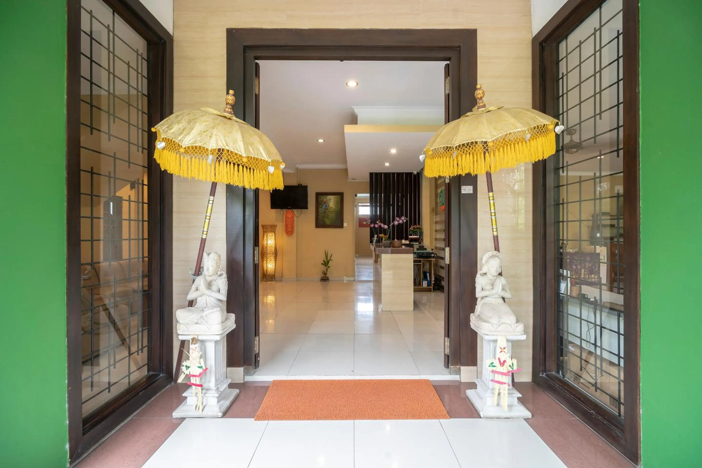 Communal lounge/ TV room in Dante Guesthouse