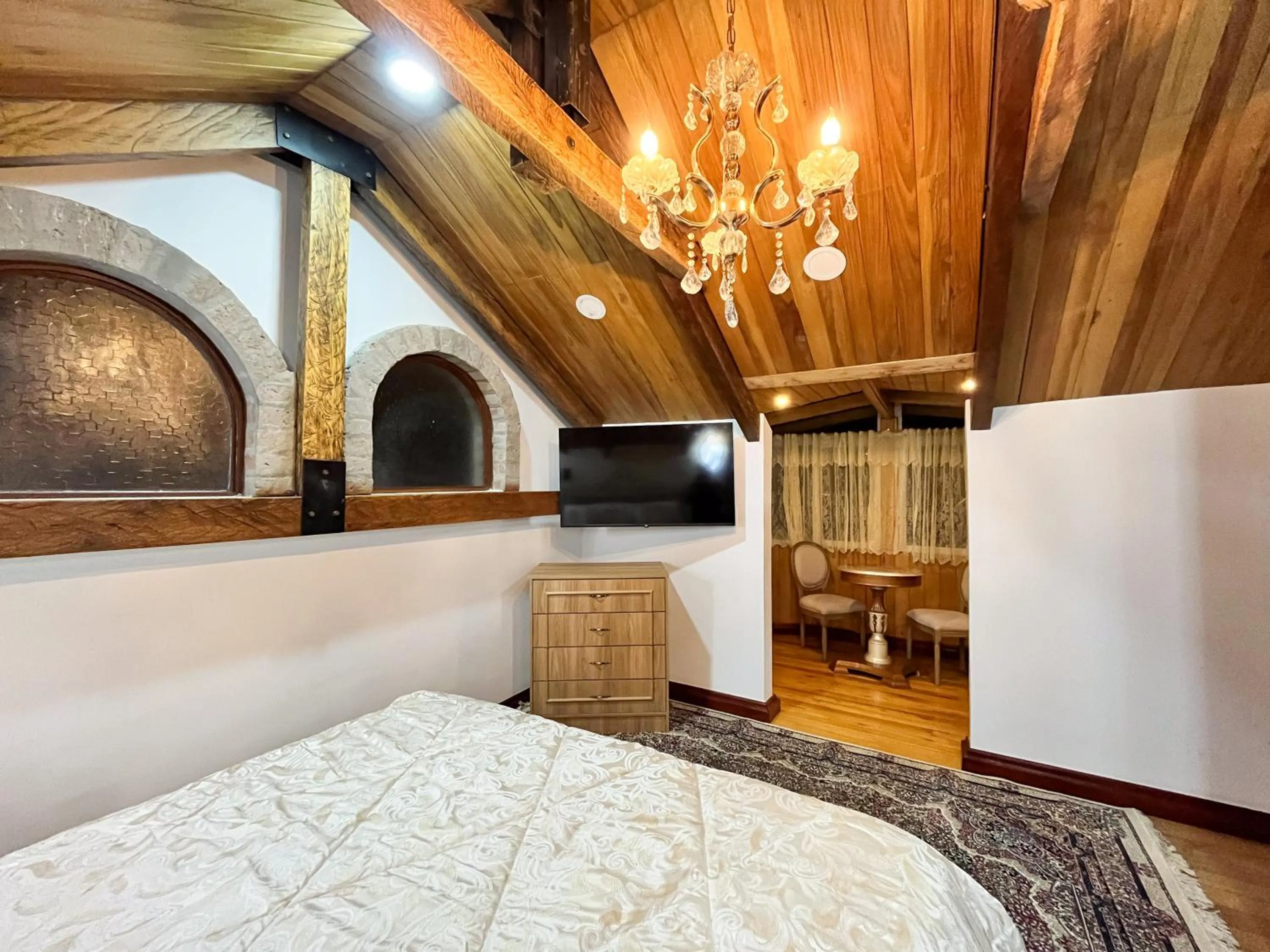 Bed in Hotel & Rooftop King Experience by David