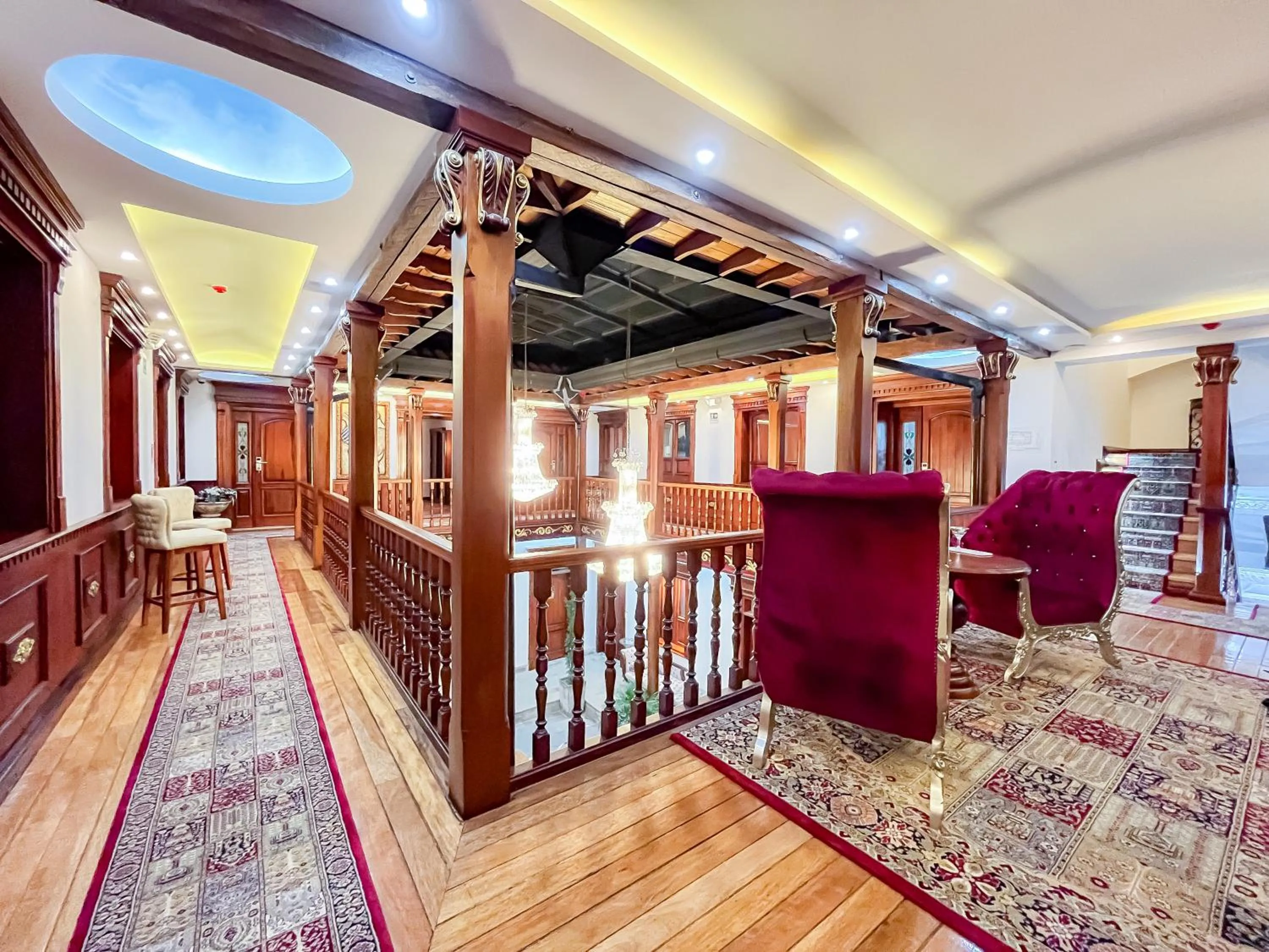 Living room in Hotel & Rooftop King Experience by David