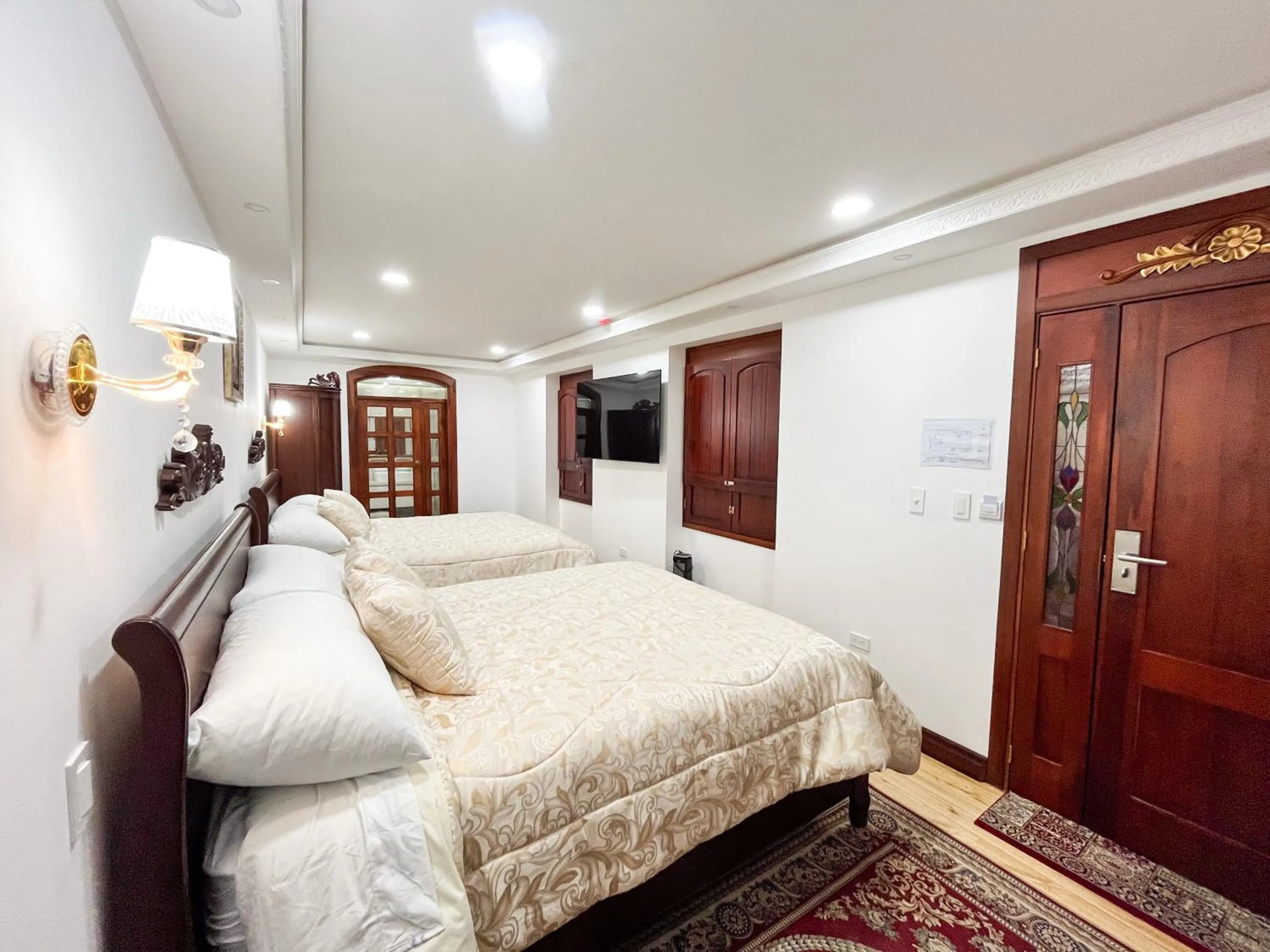 Bed in Hotel & Rooftop King Experience by David